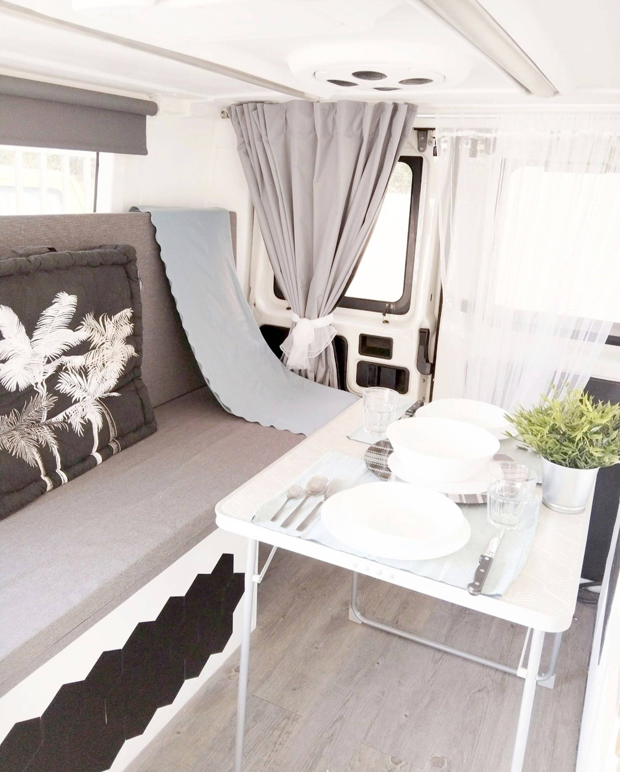 Voorkant 3/4 Iveco Daily 2.3 - Yescapa