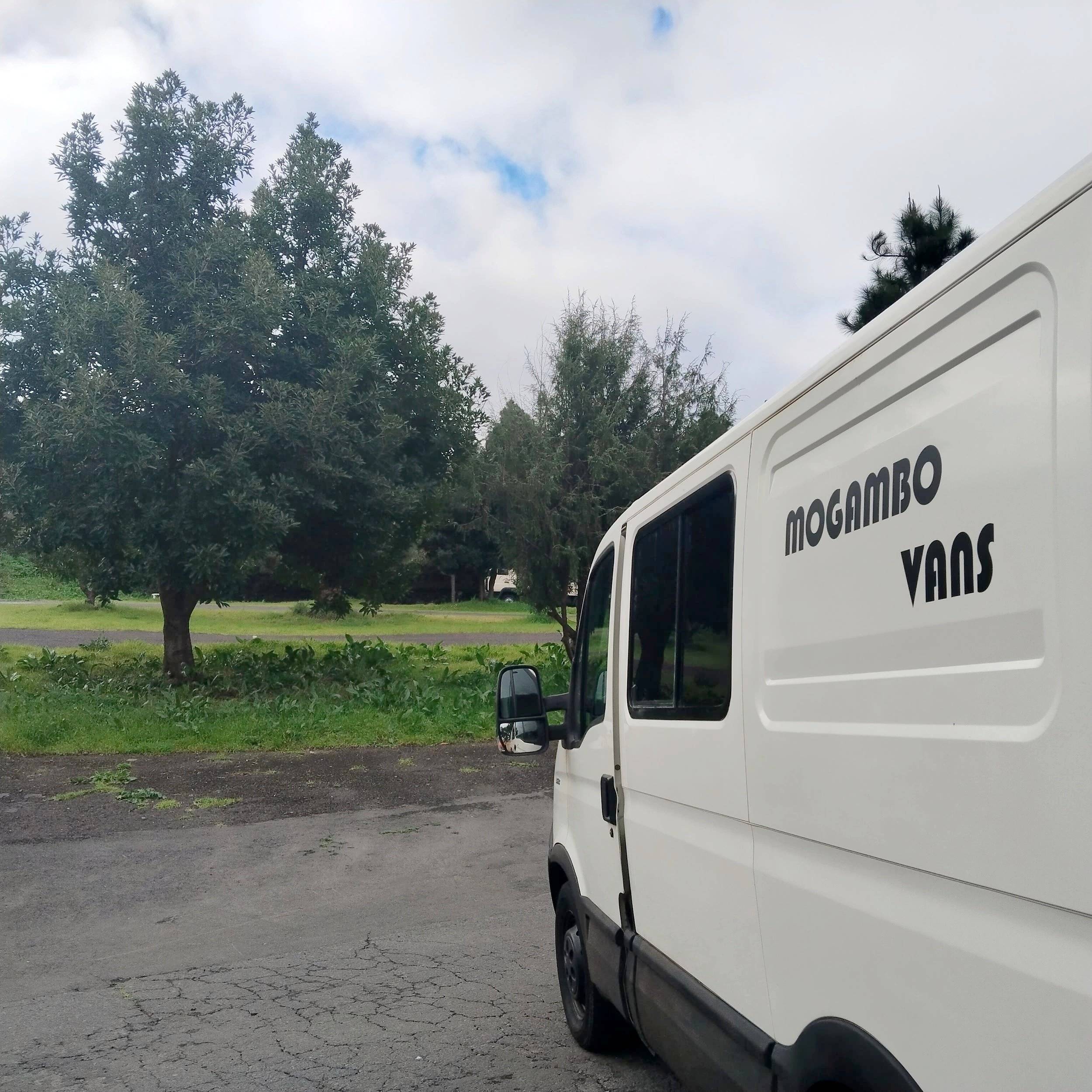 Front view from 3/4 Iveco Daily 2.3 - Yescapa
