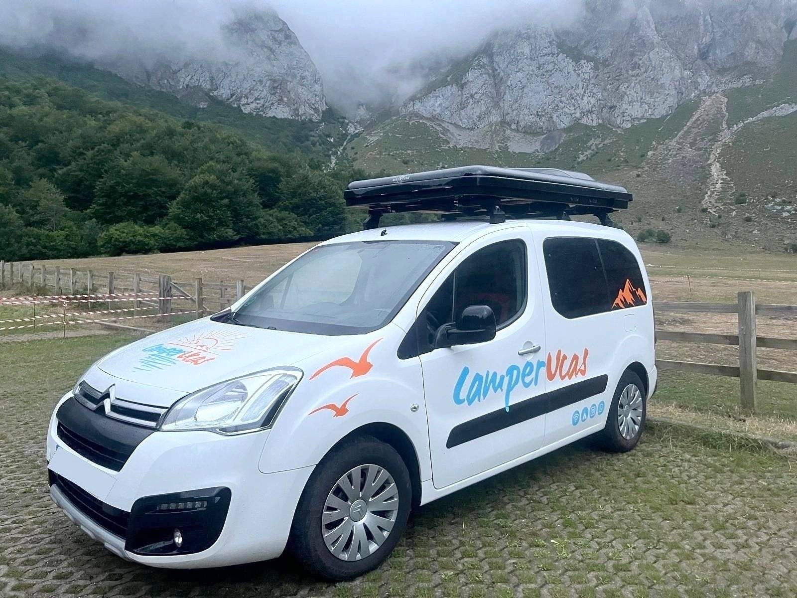 Vista frontale a ¾ Citroën Berlingo - Yescapa