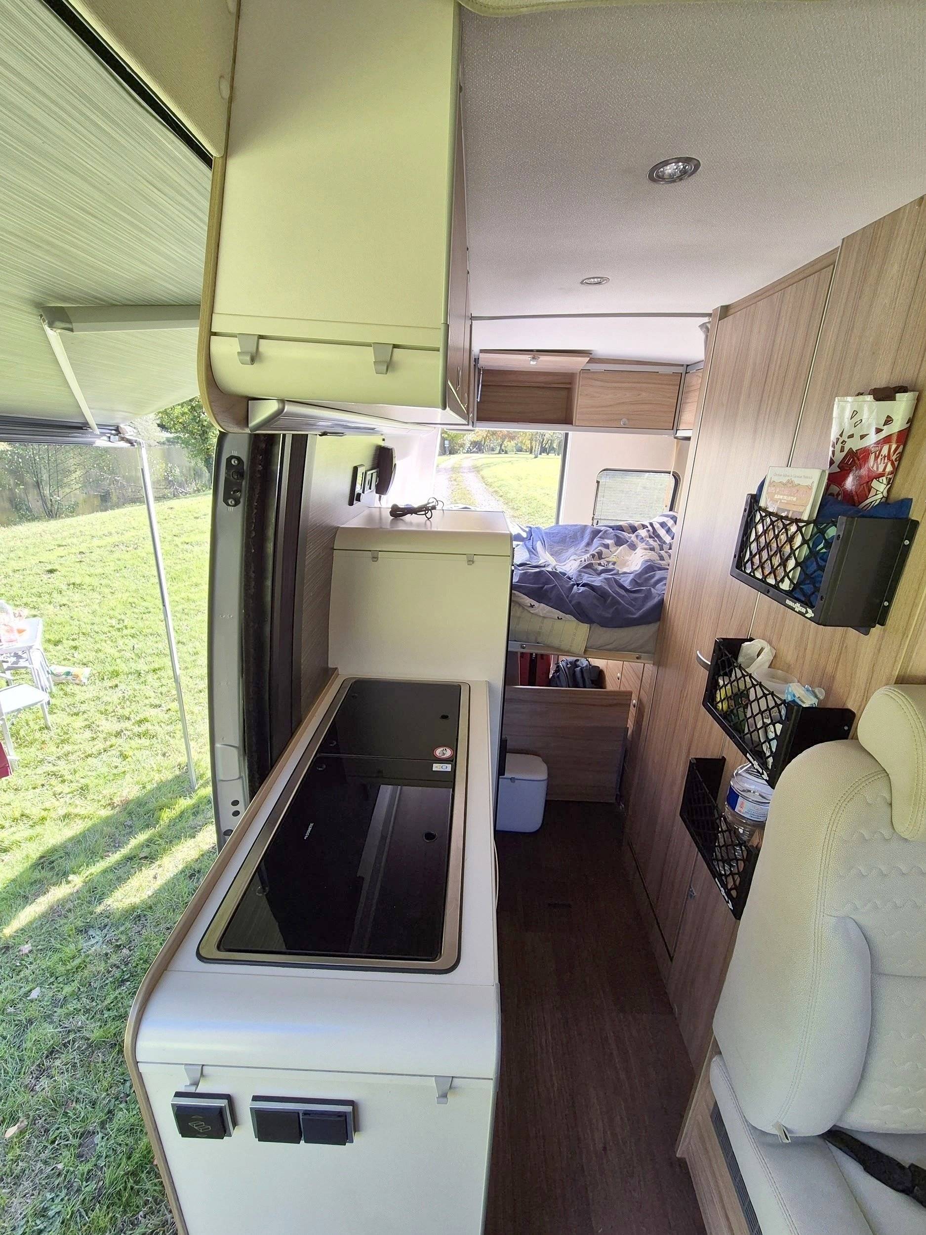 Couchages Mercedes 2,15 l 163 ch - Yescapa