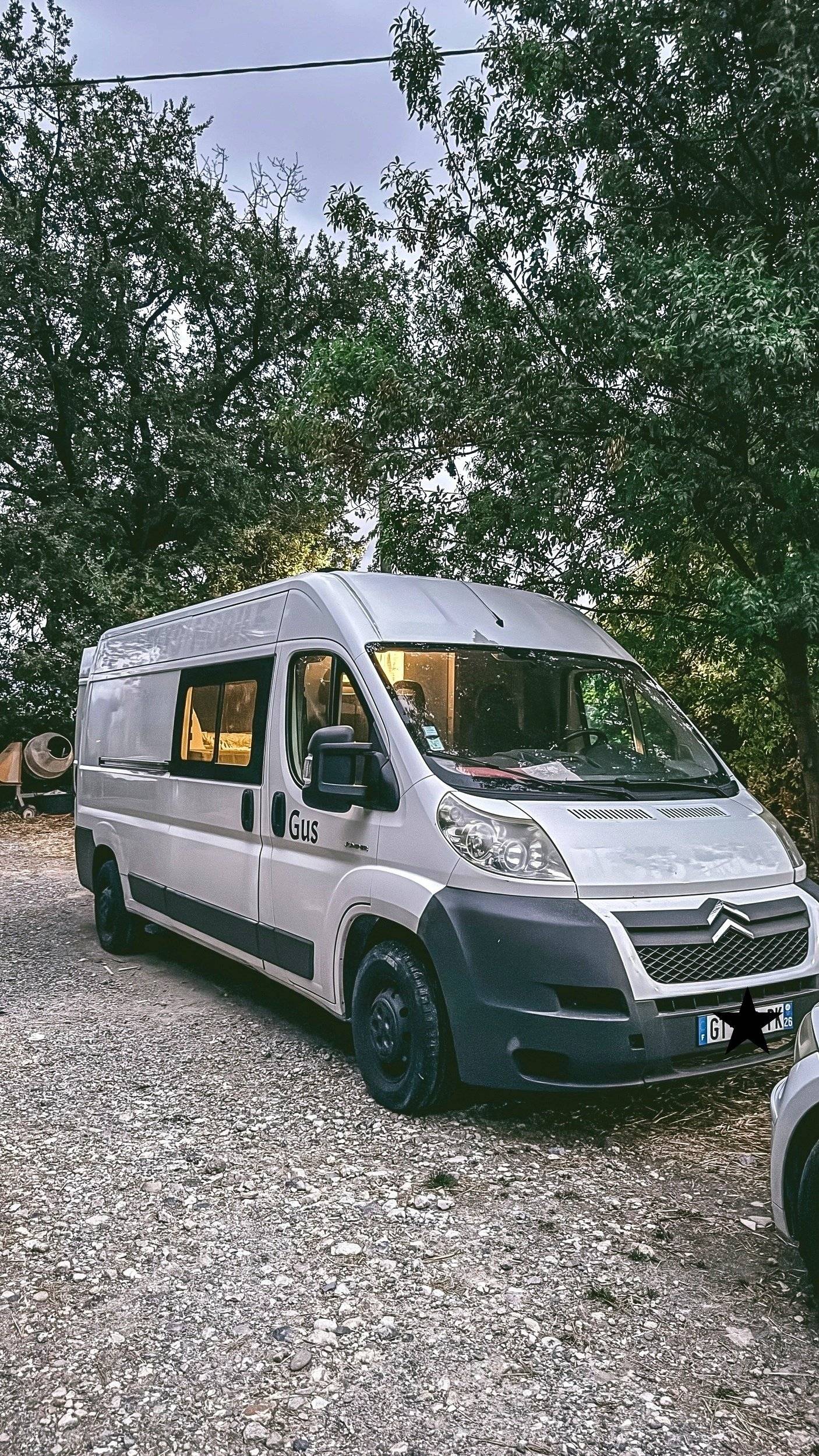 schräge Vorderansicht Citroën Jumper 2,2 l 120ch - Yescapa