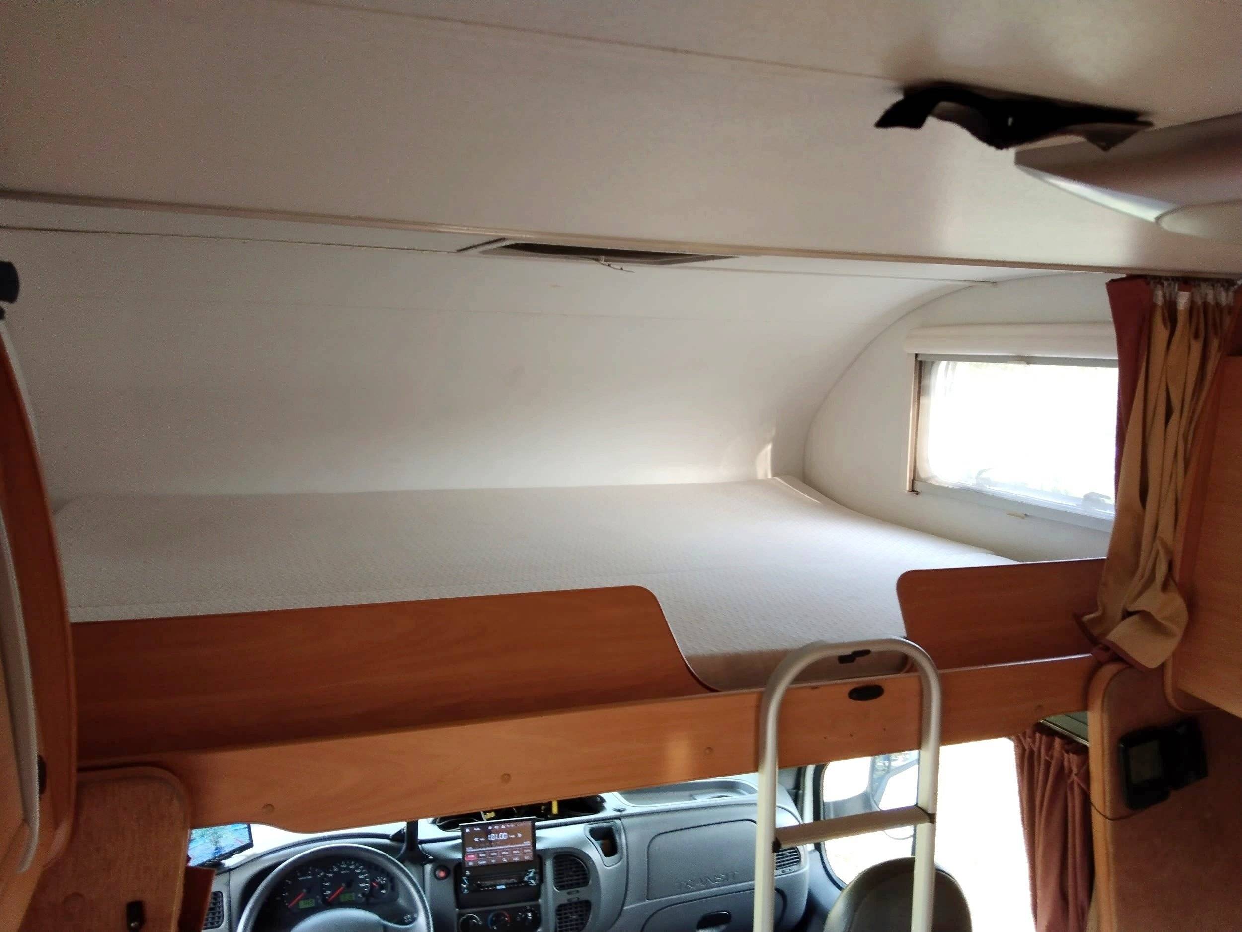 Schlafplätze Ford Transit 125 ch - Yescapa