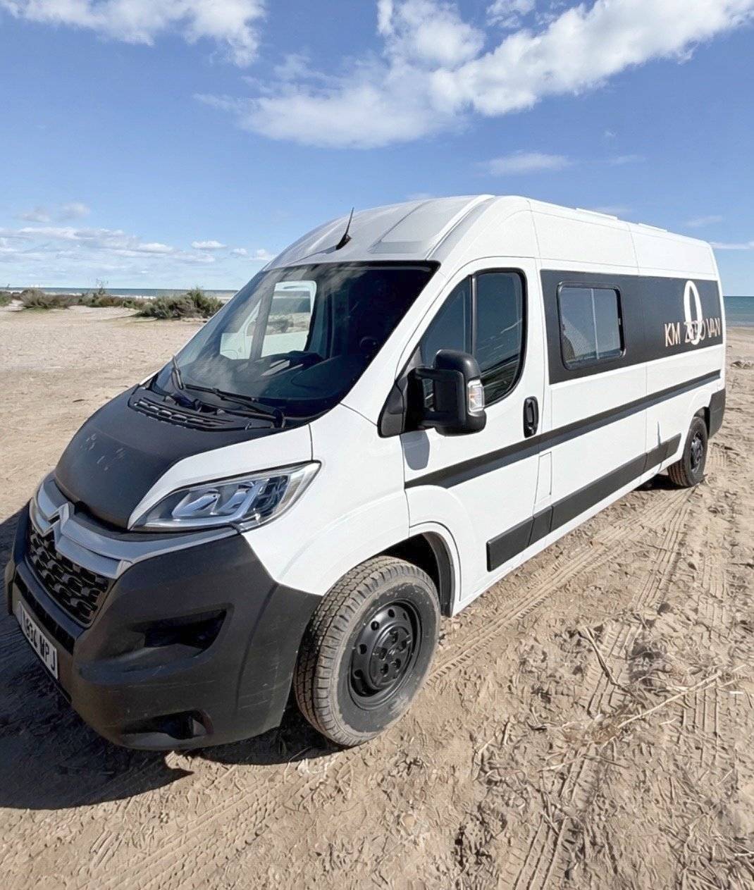 Vista del vehículo ángulo delantero Citroën Citroën jumper - Yescapa