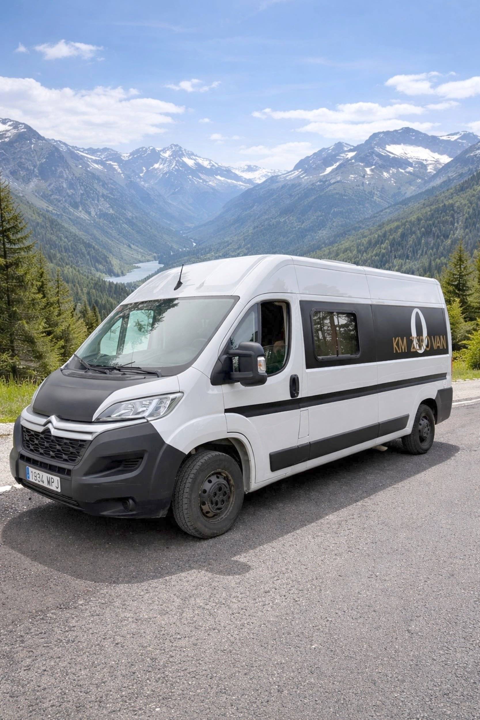 Vue avant de 3/4 Citroën Citroën jumper - Yescapa