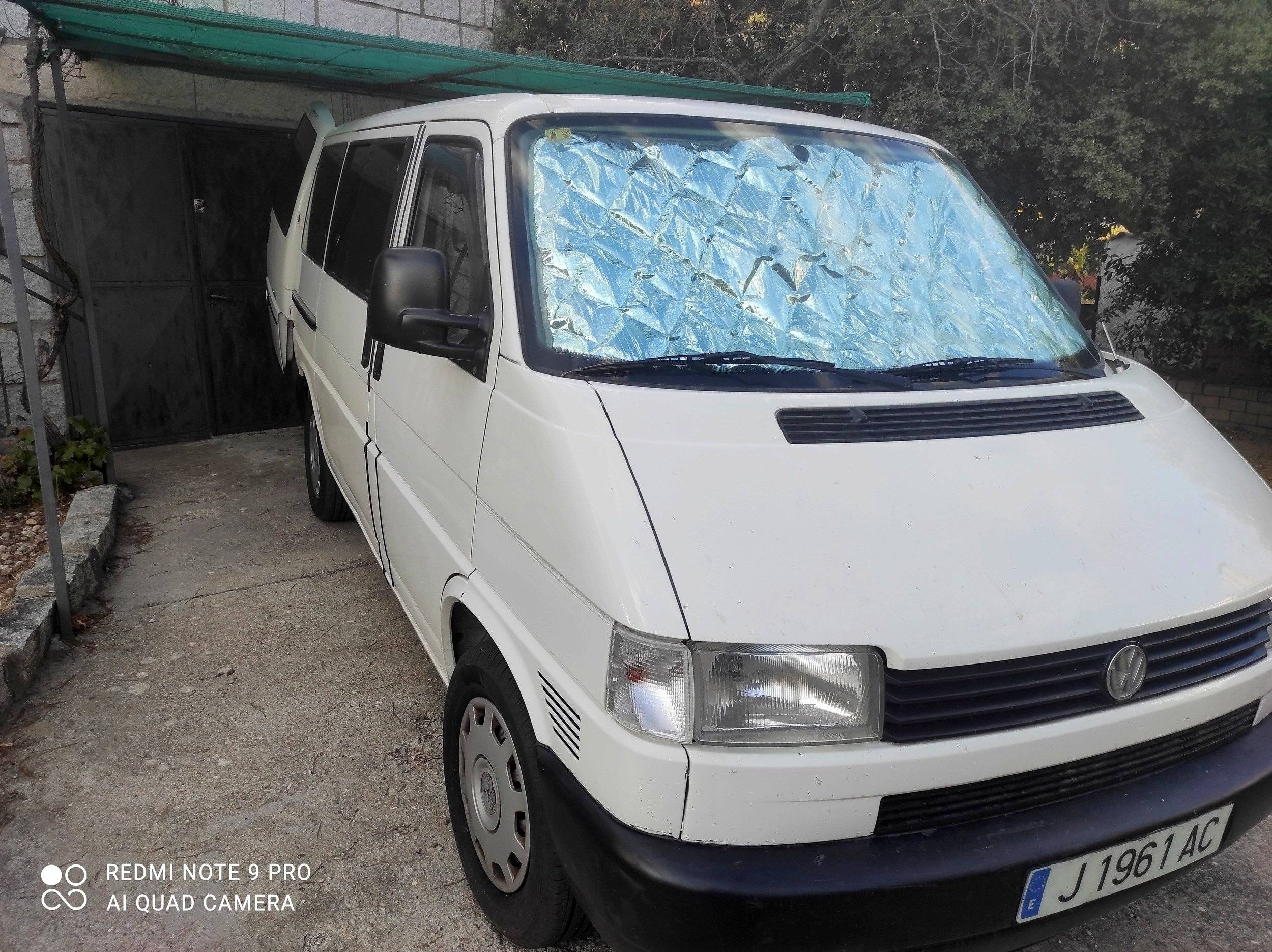Vue avant de 3/4 Volkswagen Volkswagen - Yescapa