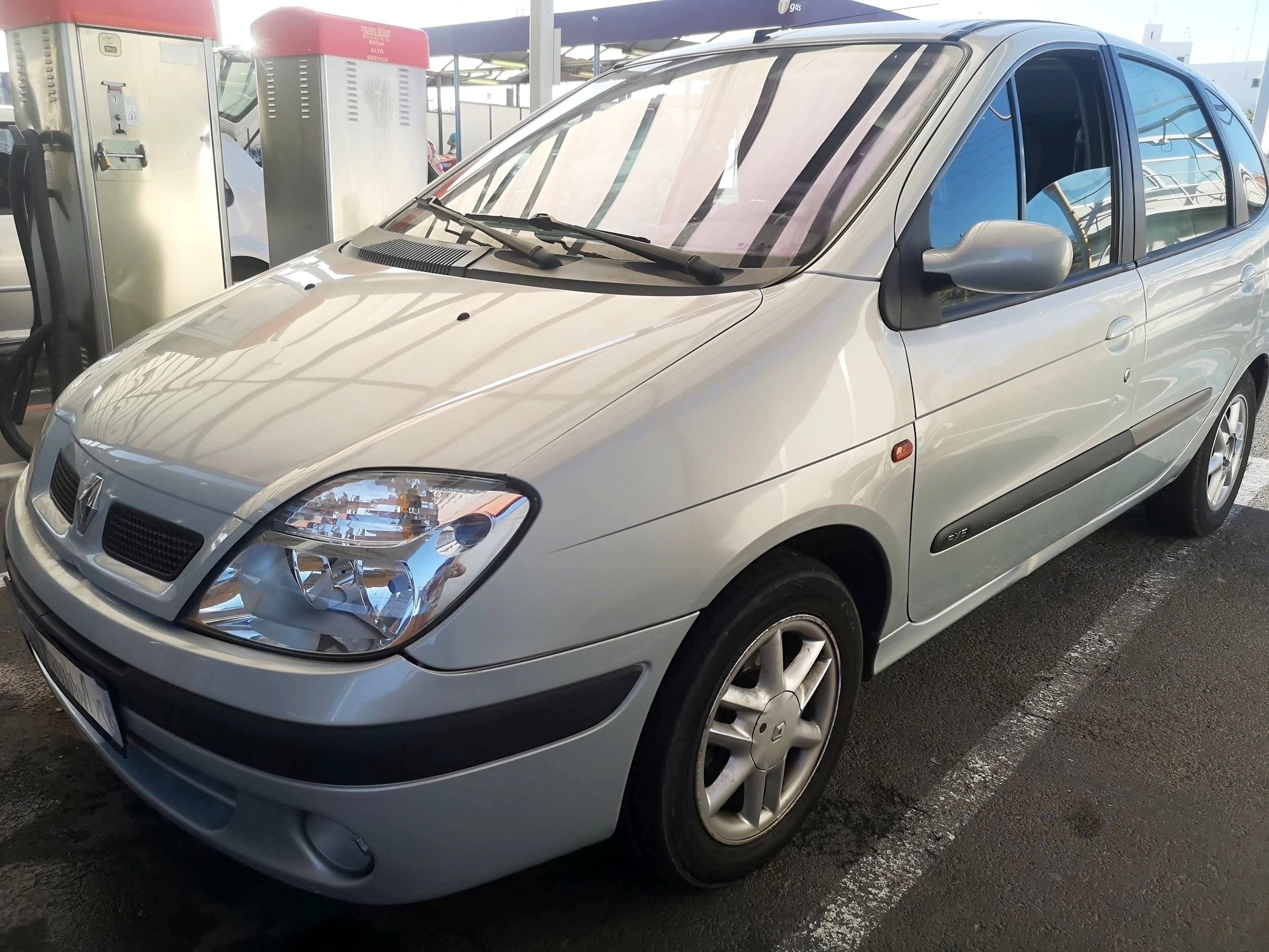 Voorkant 3/4 Renault - Yescapa