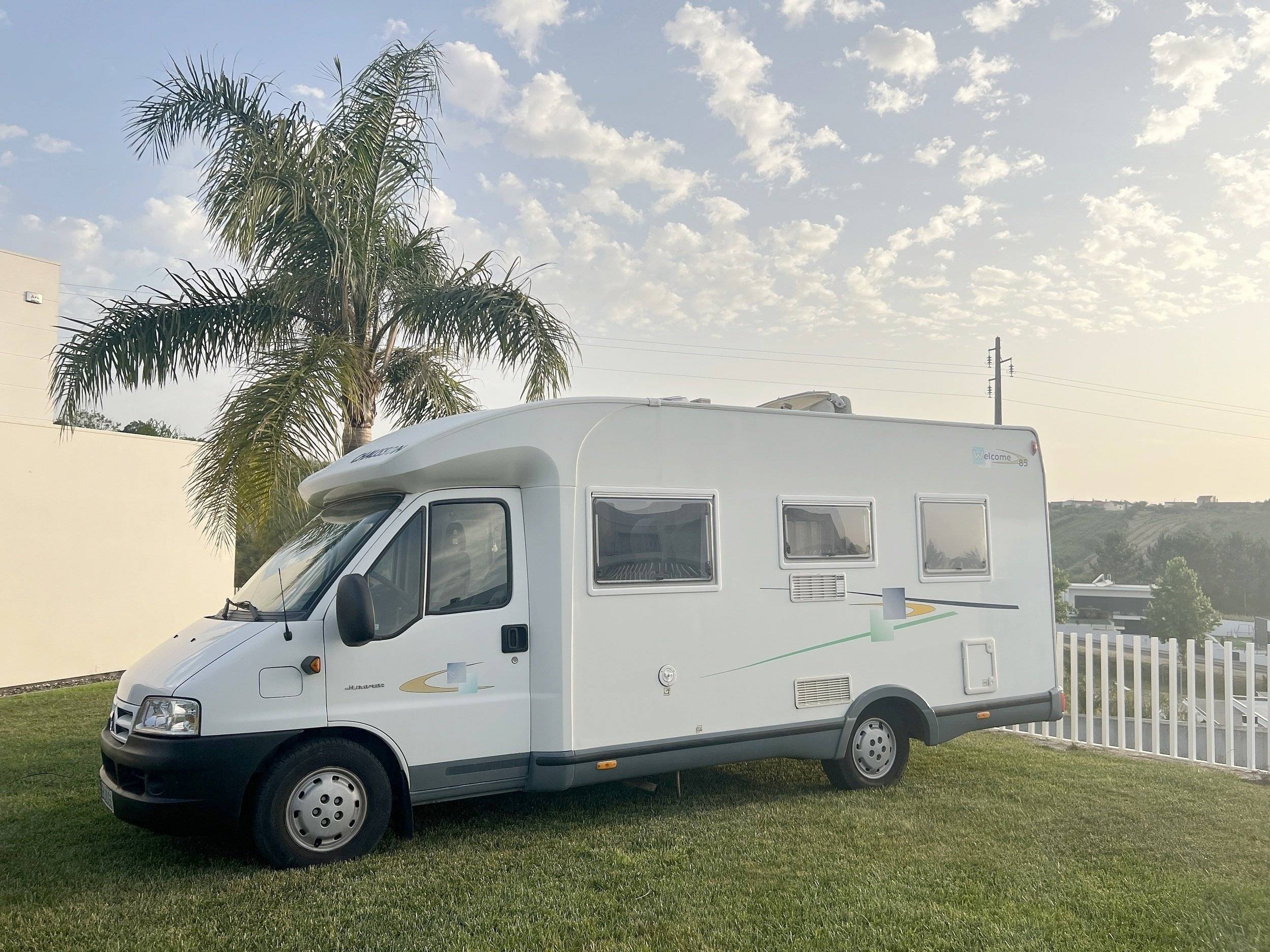 schräge Vorderansicht Citroën Chausson - Yescapa