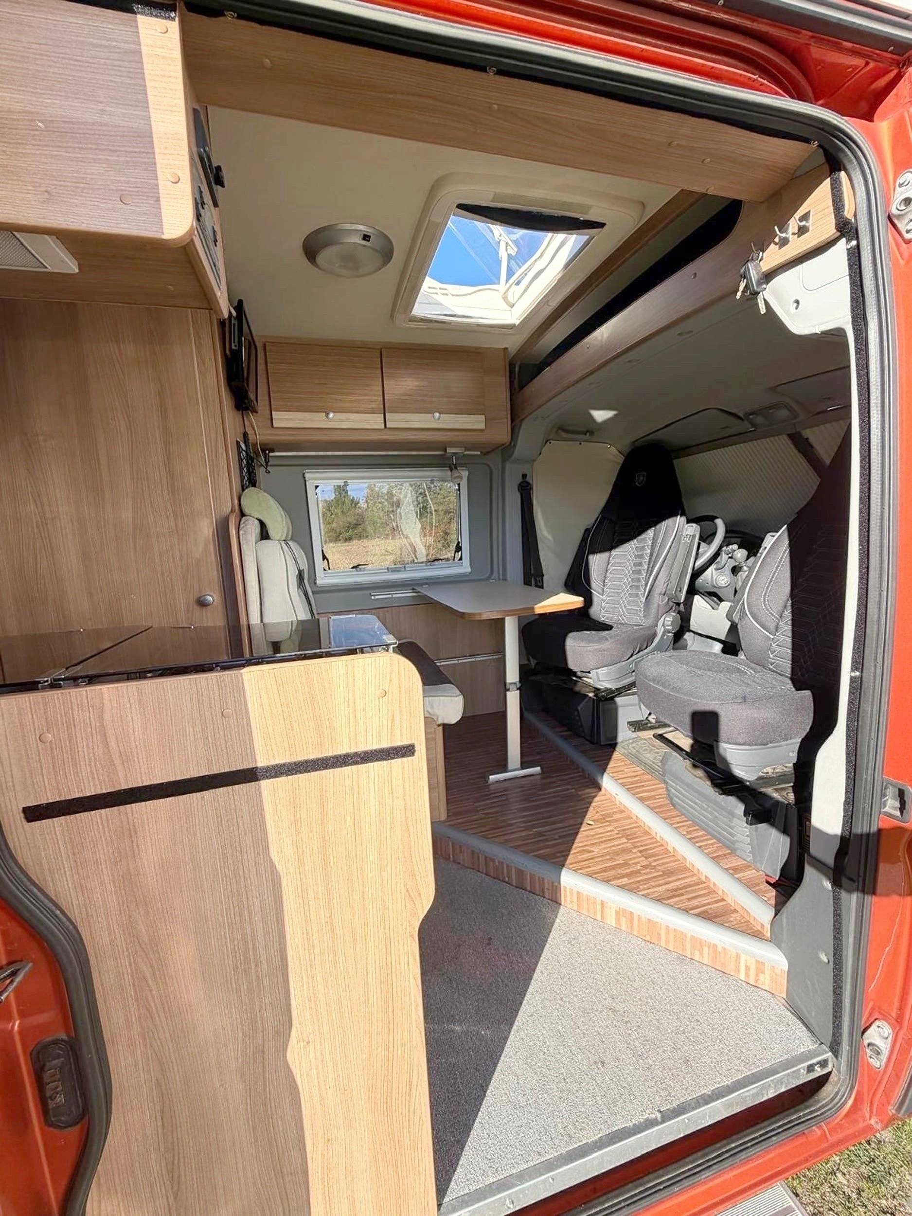 Área de jantar Fiat Ducato 2,3 l 120 ch. - Yescapa