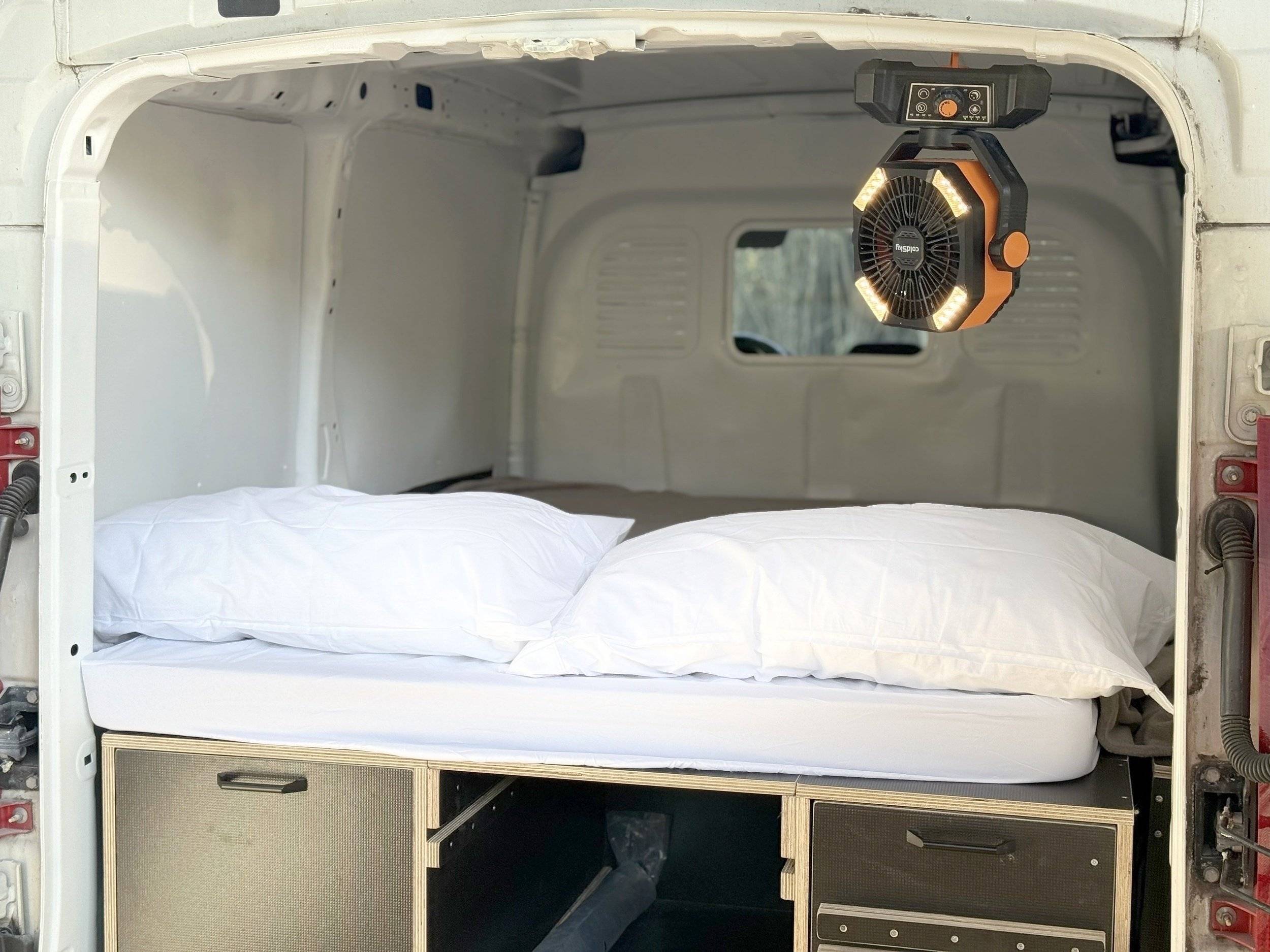 Coin repas Citroën Jumpy 1,6l 90 ch - Yescapa