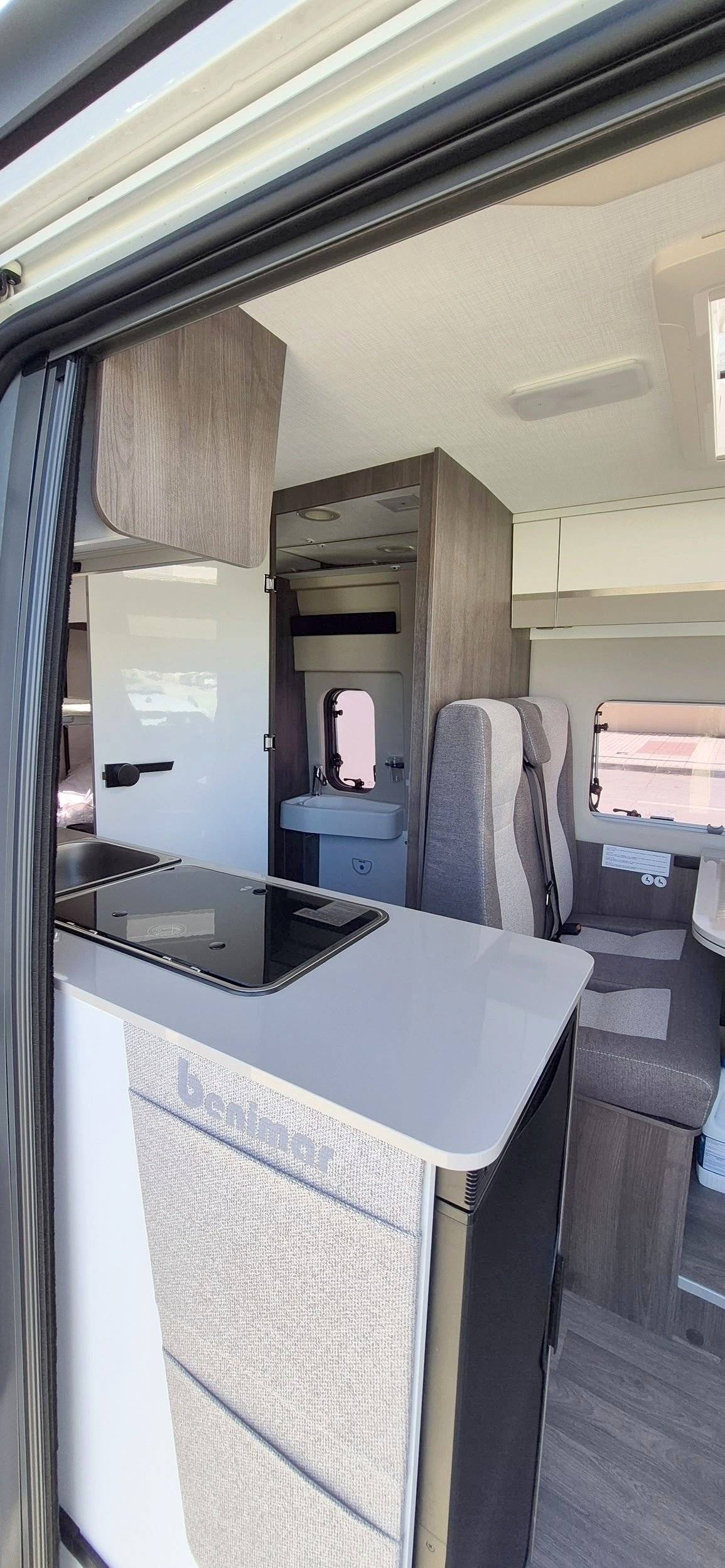 Dining Area Citroën CITROEN JUMPER 130 CV - Yescapa