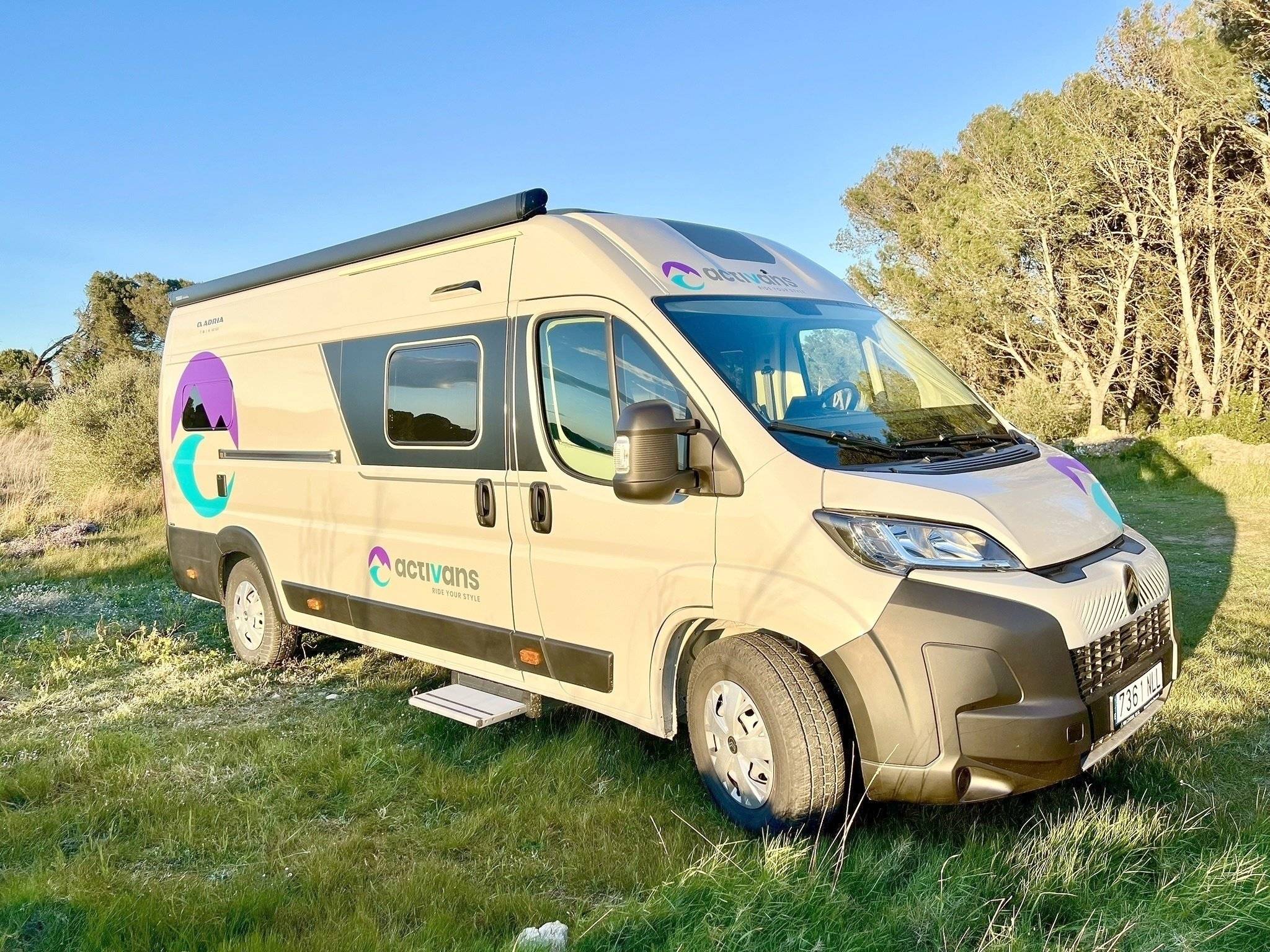 schräge Vorderansicht Citroën Jumper - Yescapa