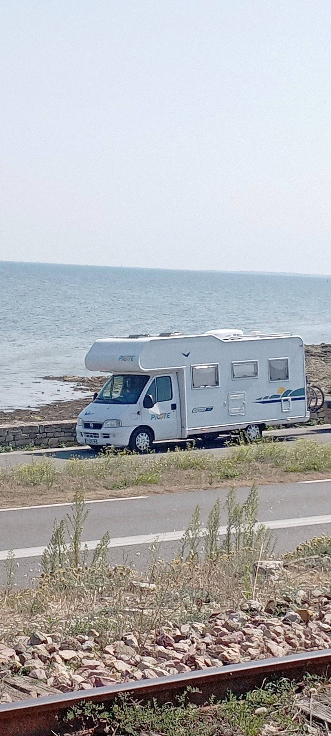 Vista frontale a ¾ Fiat ducato 2,8l 128 - Yescapa