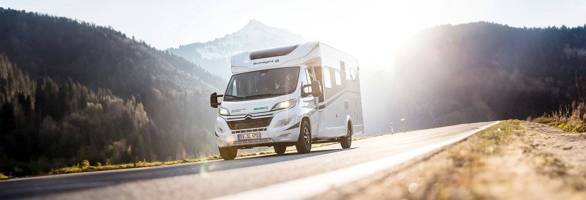 schräge Vorderansicht Sunlight T 67 A - Yescapa