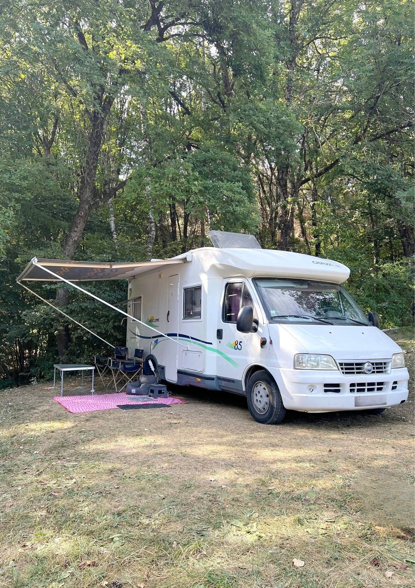 schräge Vorderansicht Fiat - Yescapa