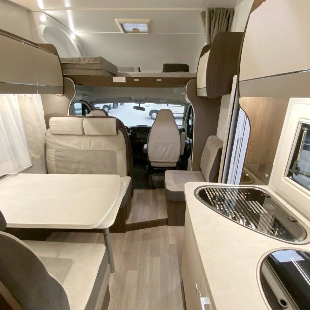 Dining Area Fiat FIAT DUCATO - Yescapa