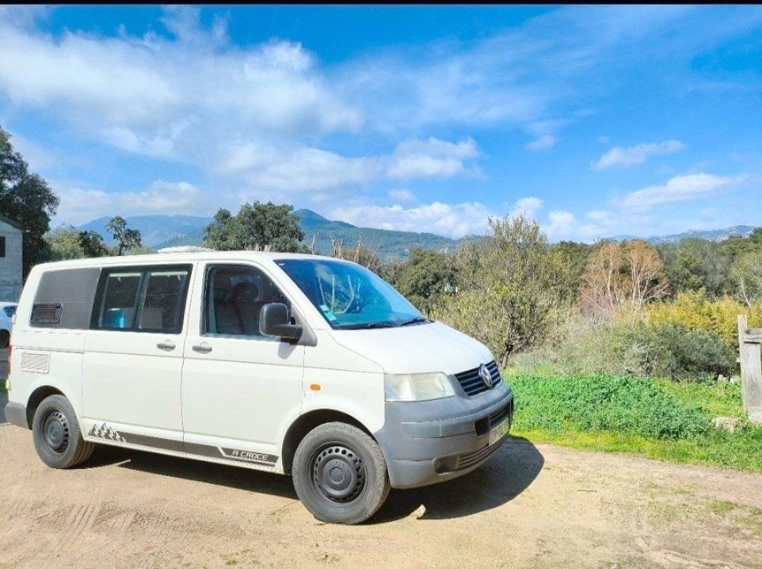 Vista frontale a ¾ Volkswagen - Yescapa