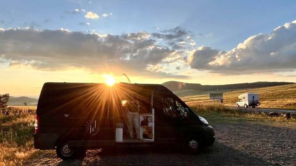 Vista del vehículo ángulo delantero Peugeot Boxer 2,2 l 130 ch - Yescapa