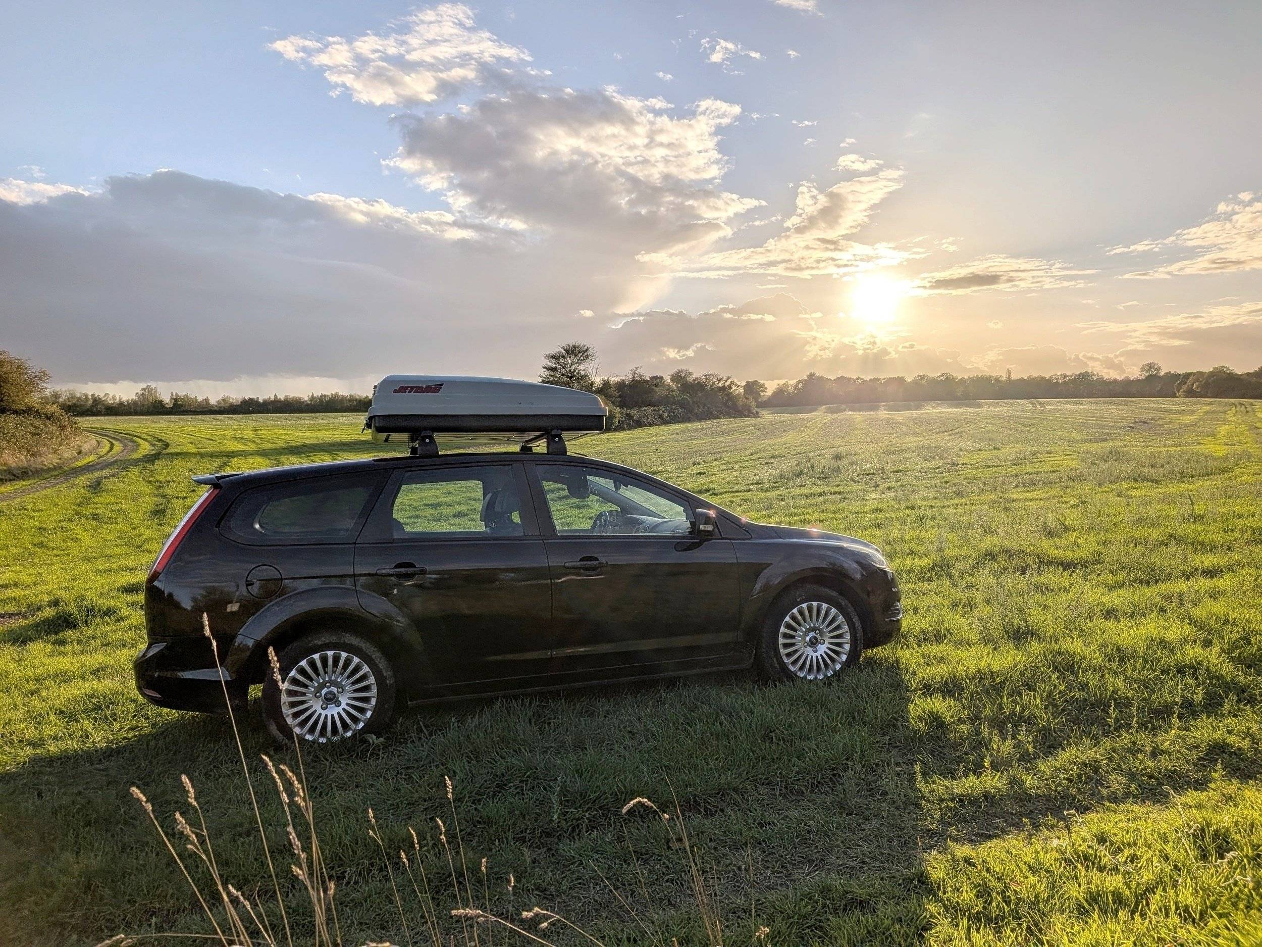 Vue avant de 3/4 Ford - Yescapa