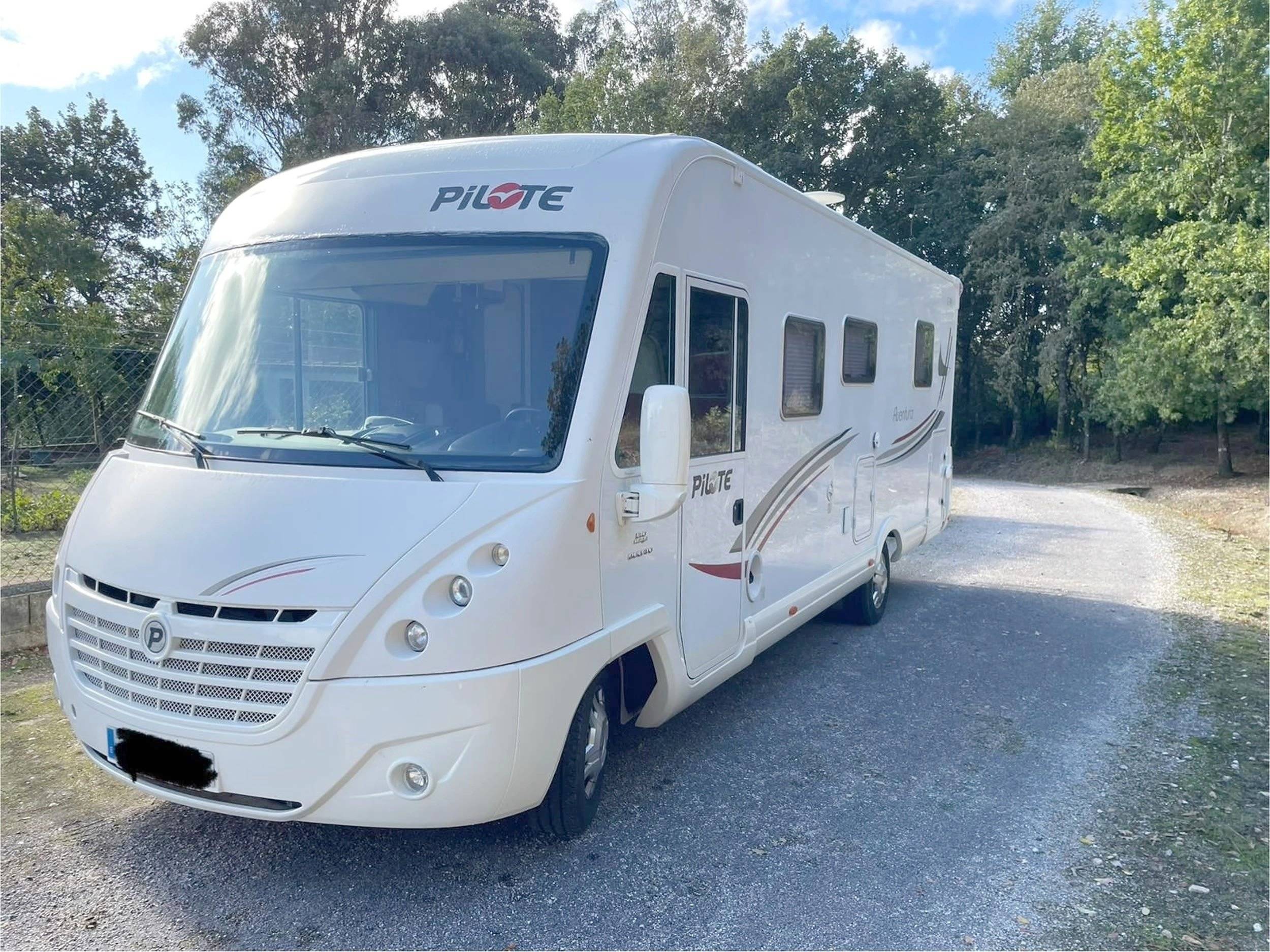 Vista del vehículo ángulo delantero Fiat Ducato 2.8 - Yescapa