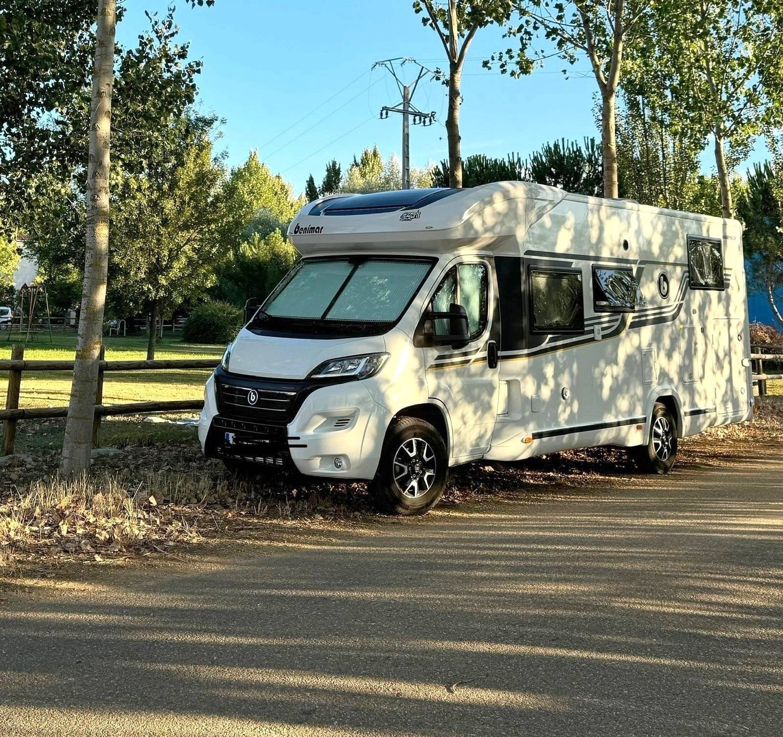 Vista del vehicle angle davanter Fiat - Yescapa