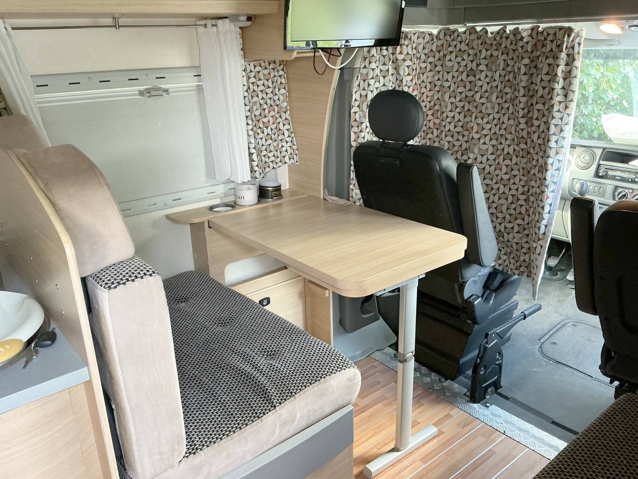 Coin repas Renault Master 2,5 l dCi 120 ch. - Yescapa