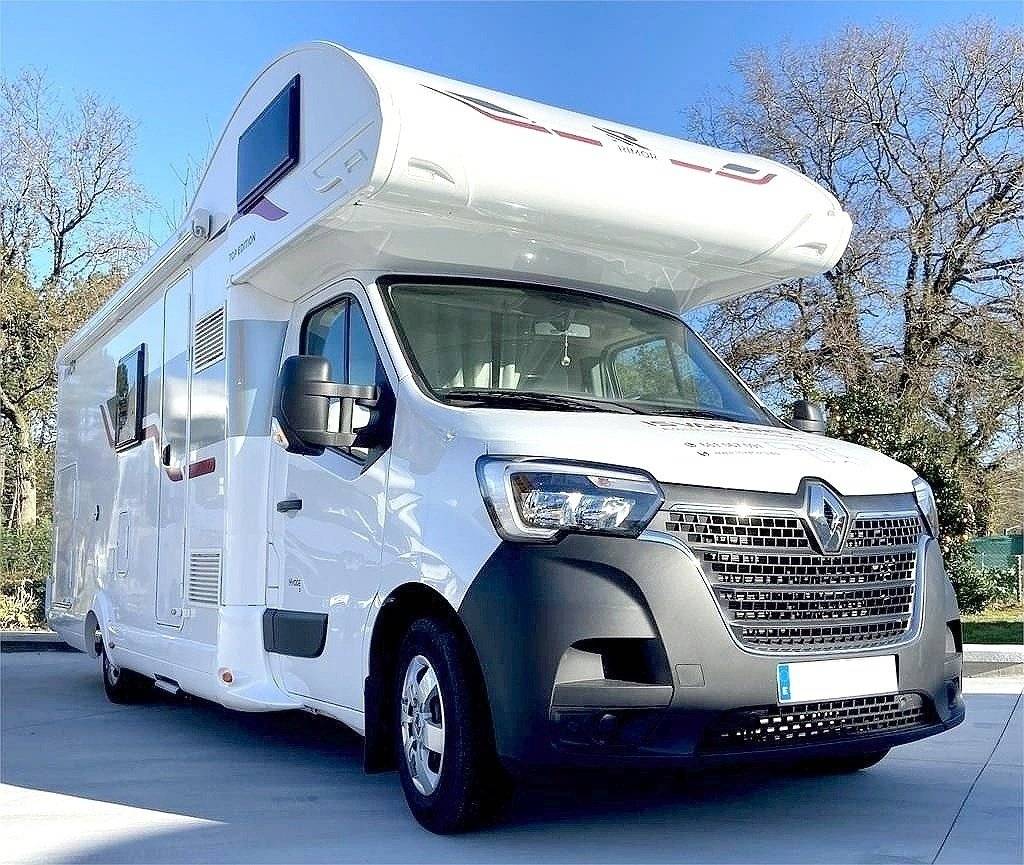 schräge Vorderansicht Renault Renault master - Yescapa