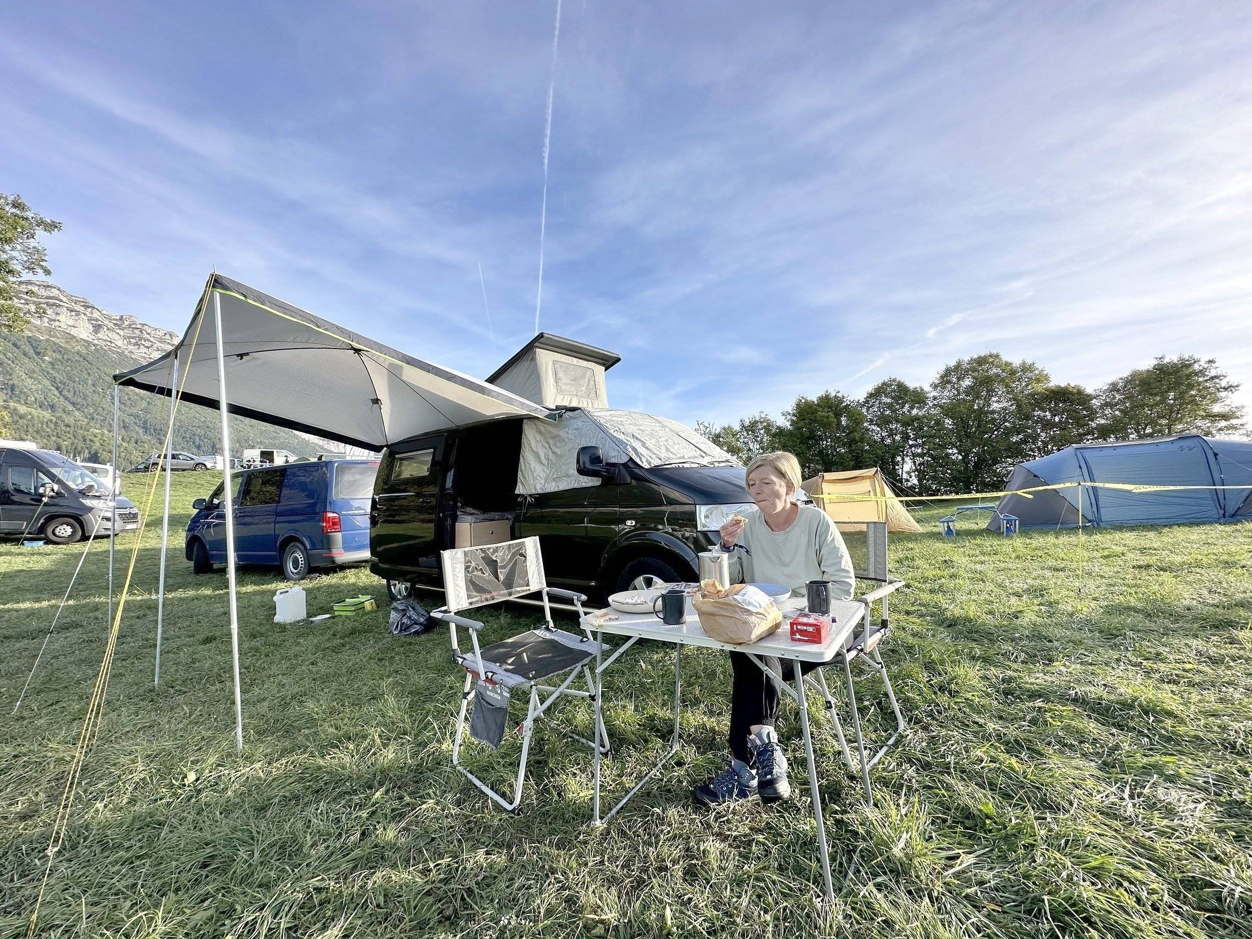 Eethoek Volkswagen Volkswagen Transporter T5 Edition 180 - Yescapa