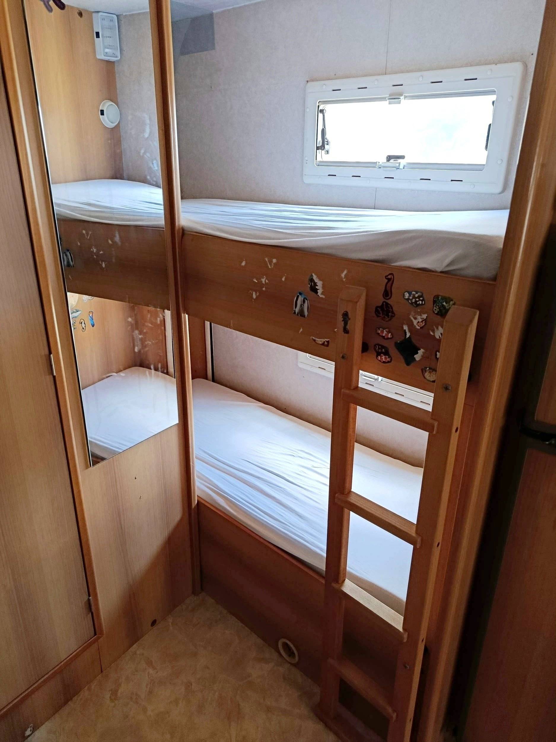slaapplaatsen Mercedes Sprinter 2,2 l 130 ch - Yescapa
