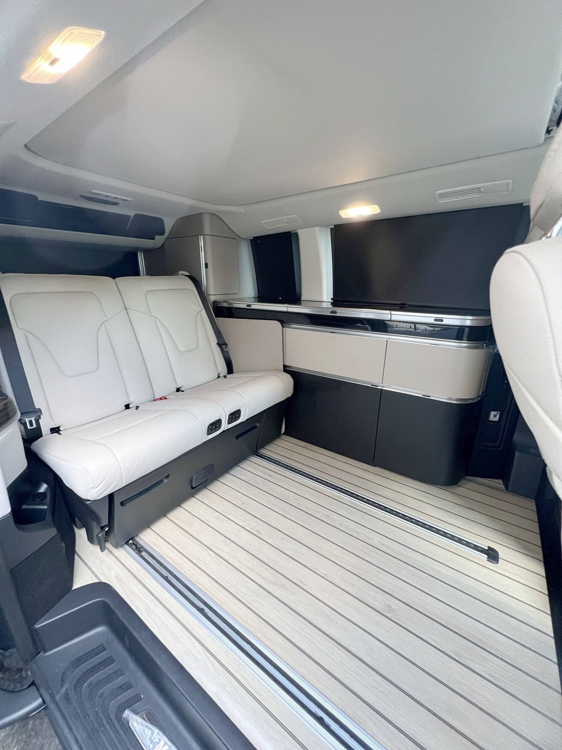 Dining Area Mercedes Viano Marco Polo 2.2dci 150cv - Yescapa