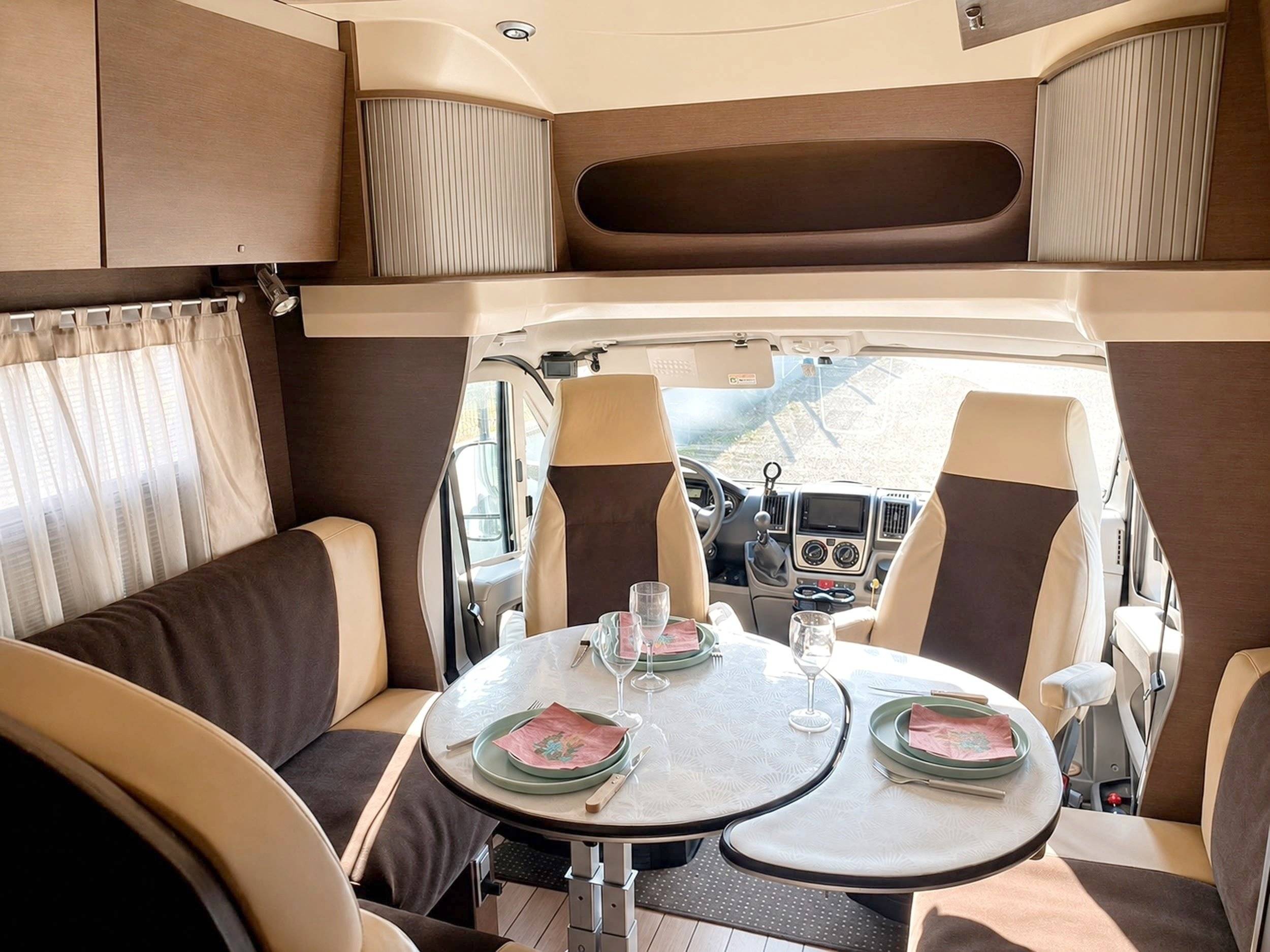 Eethoek Fiat Ducato 3,0 l 160 ch - Yescapa