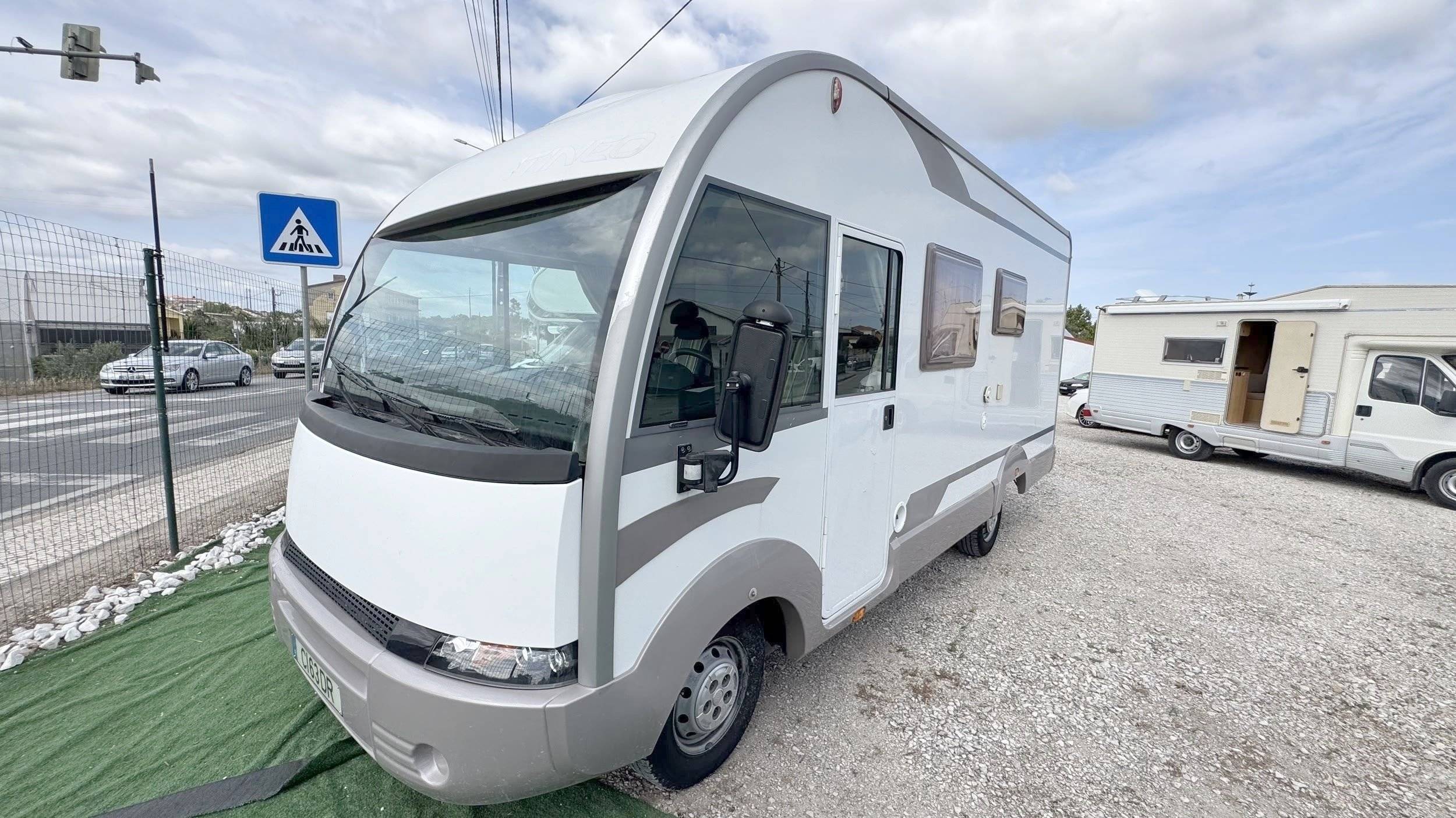 Vista del vehículo ángulo delantero Fiat 2,3 l 130 ch - Yescapa