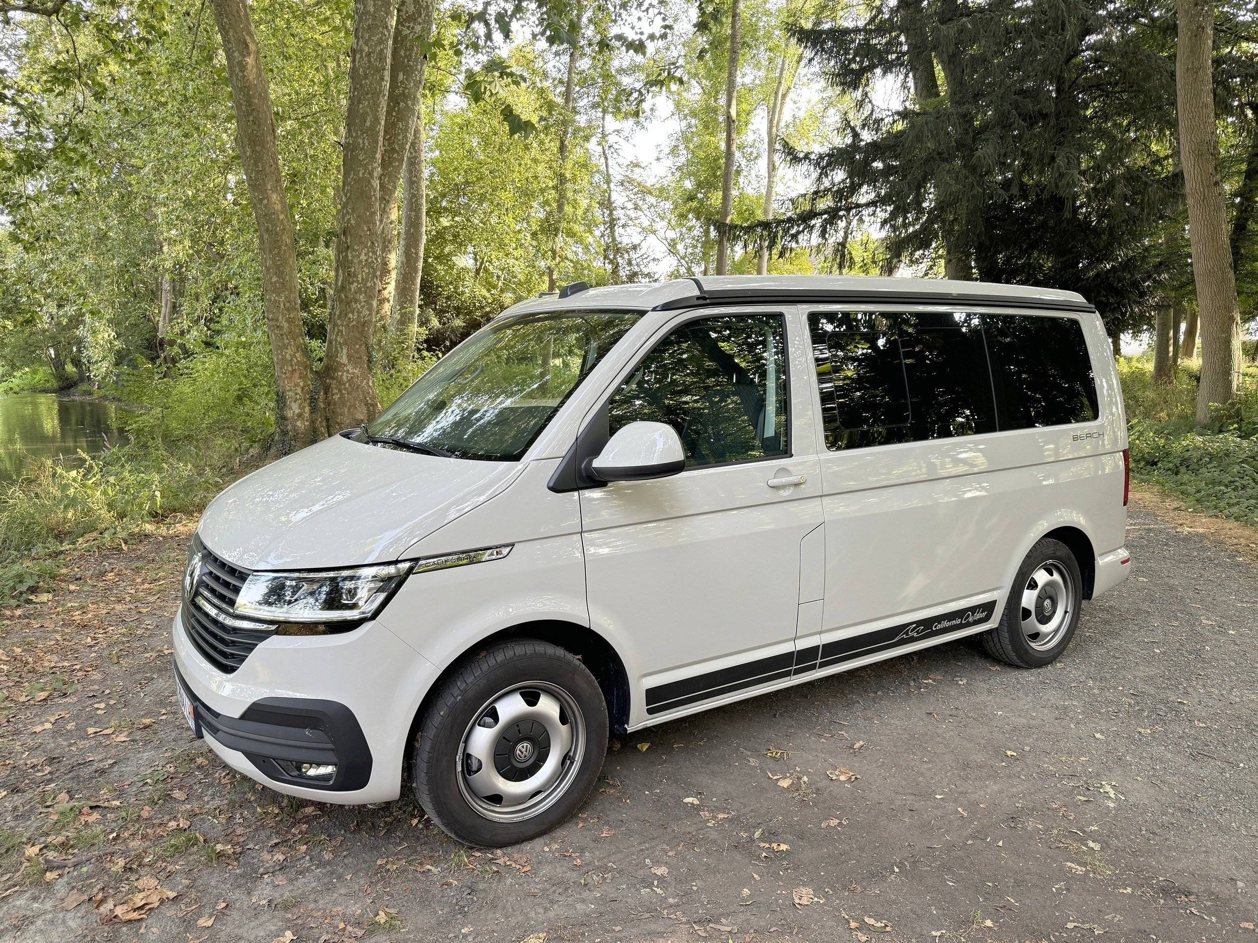 Vista frontale a ¾ Volkswagen Volkswagen T6 California Beach - Yescapa