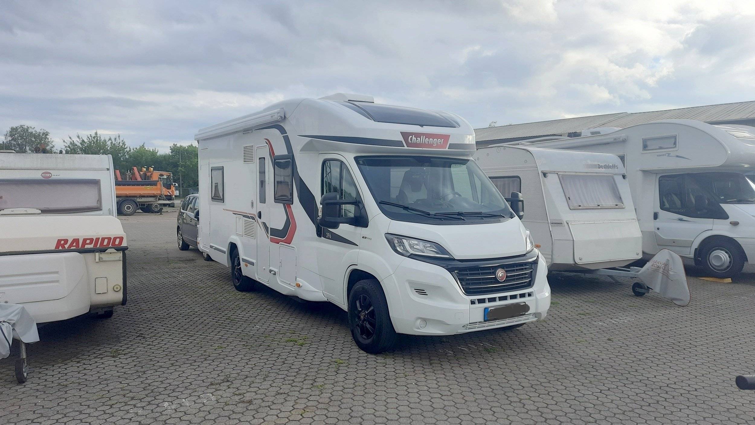 Rent Low profile rv - EF - Challenger Ducato 2,3 l 120 ch. - 90368 ...