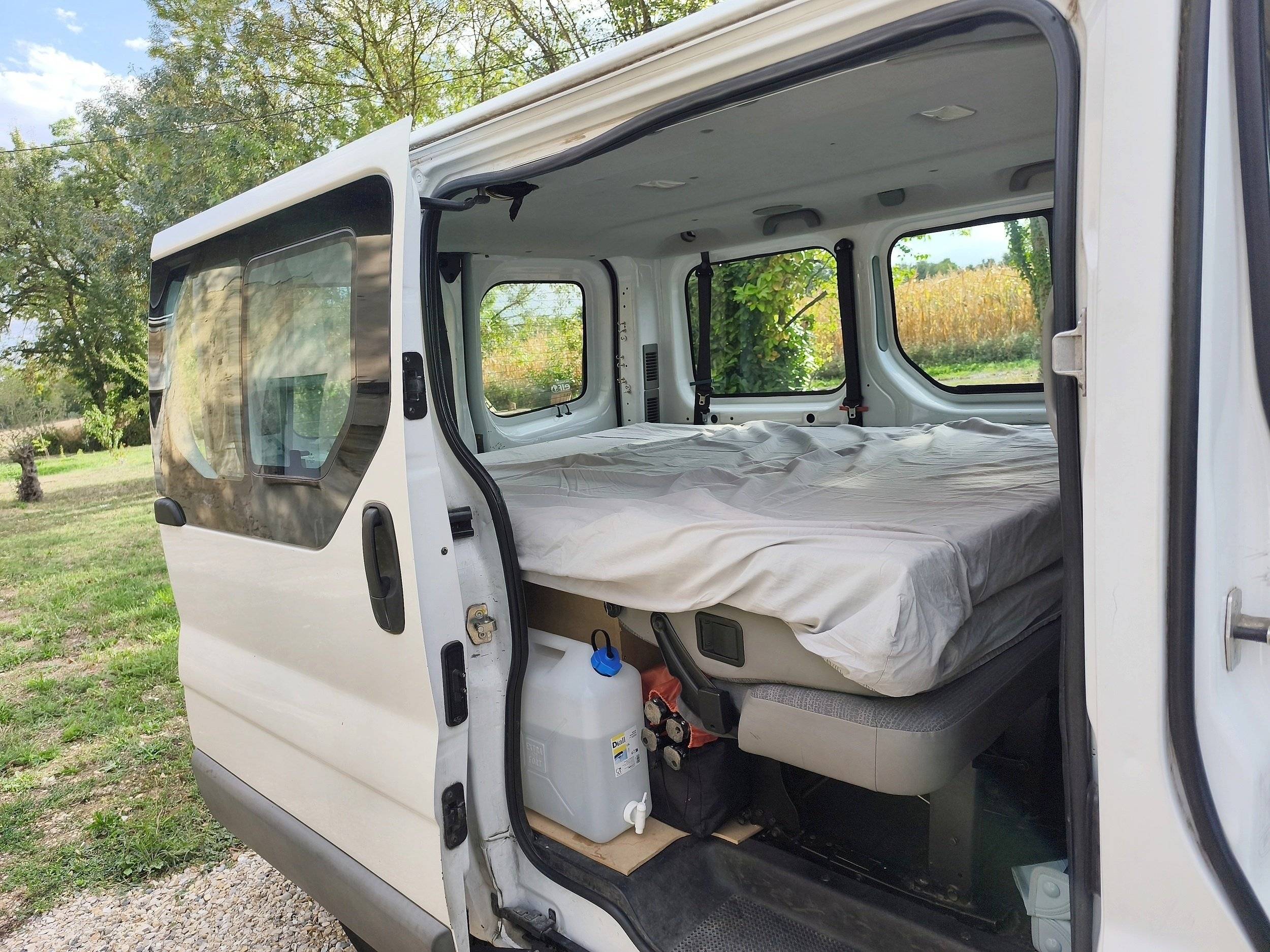 Slaapplaatsen Renault Trafic 1,5 l dci 90 ch - Yescapa