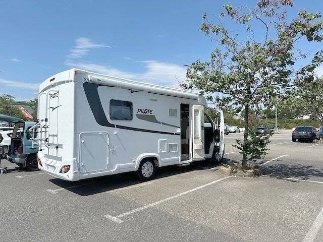 Voorkant 3/4 Fiat PILOTE Essentiel P706 C - Yescapa