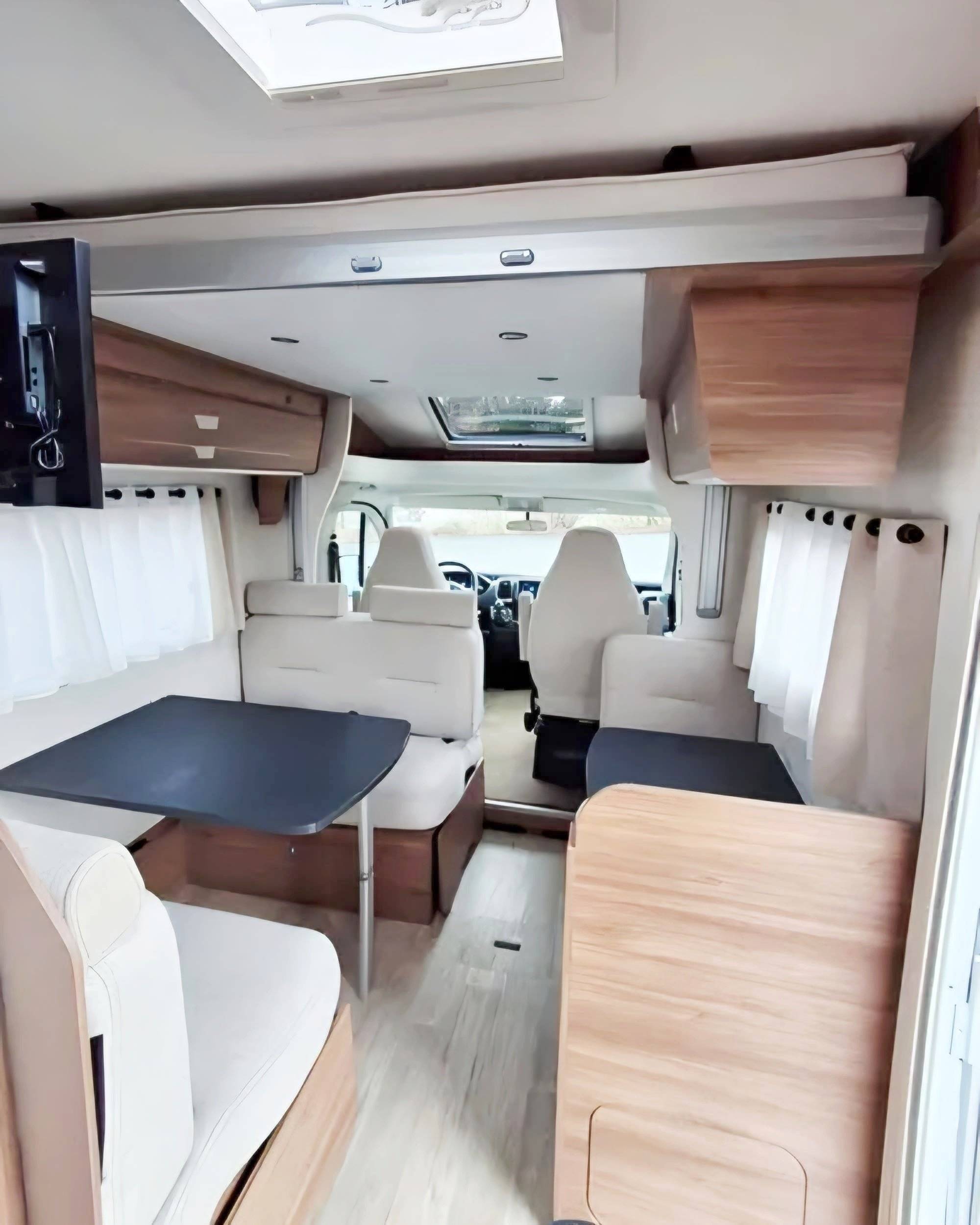 Pilote P 696 D Essentiel