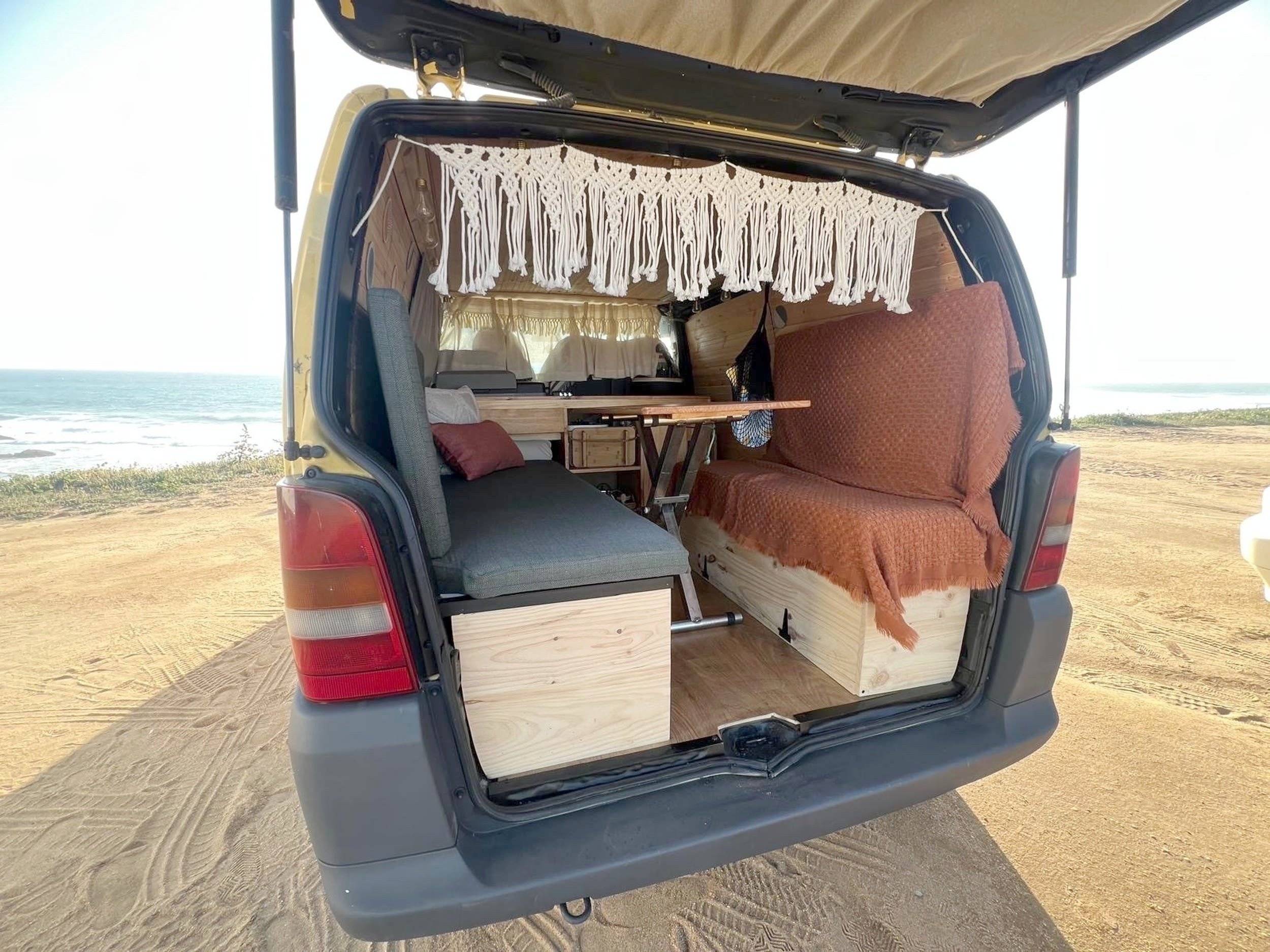 Dinette Mercedes Vito 110 CDI - Yescapa