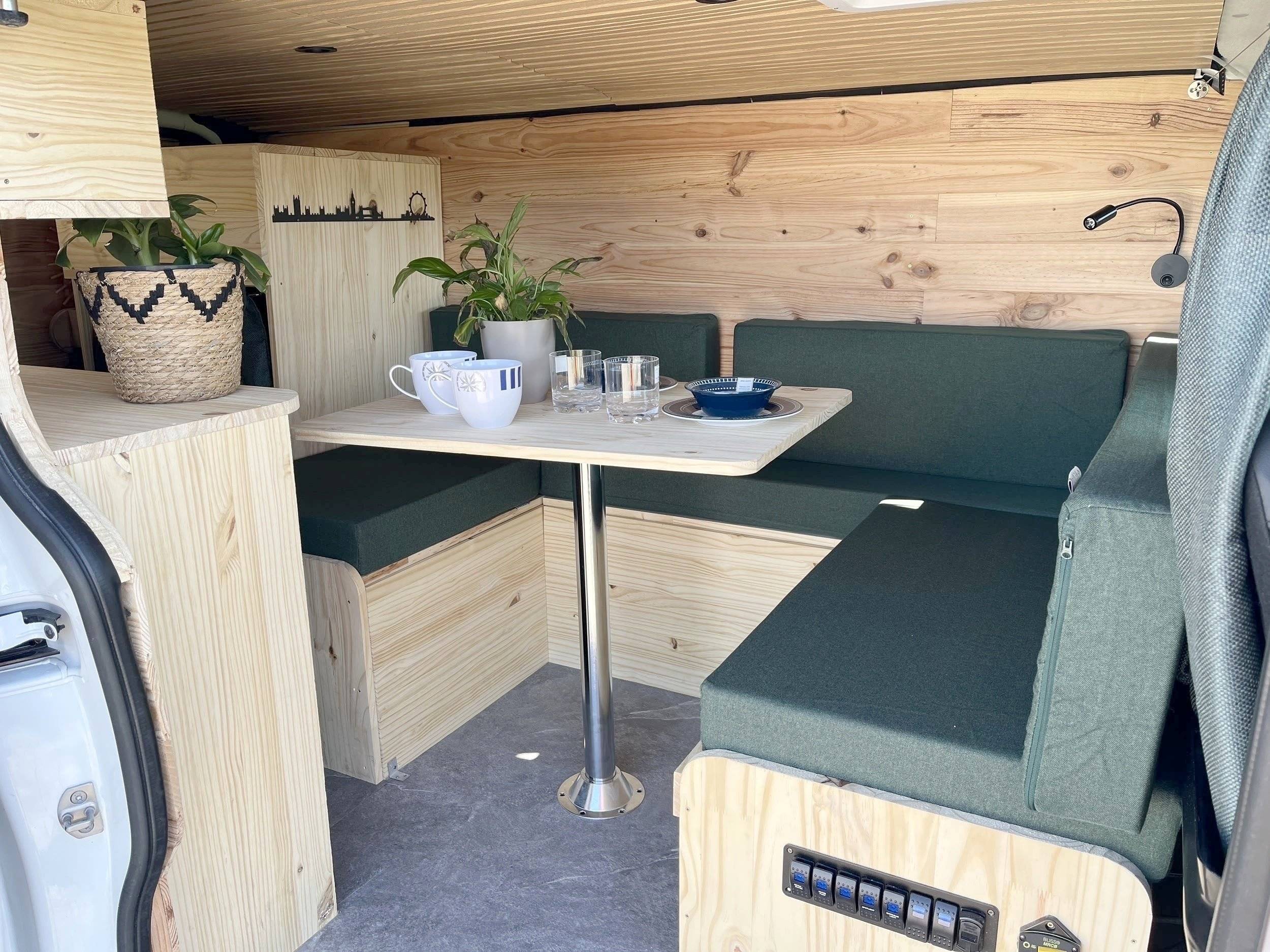 Comedor Renault RENAULT TRAFIC 2.0 DCI 130 - Yescapa