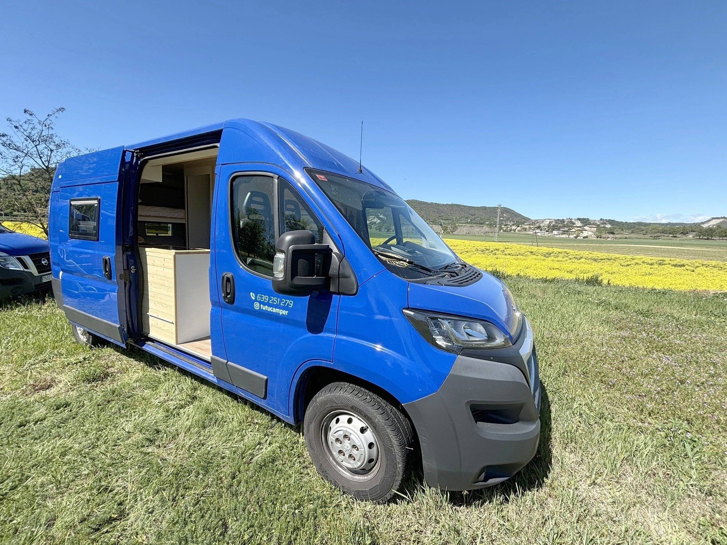 Vista de 3/4 Peugeot Boxer - Yescapa