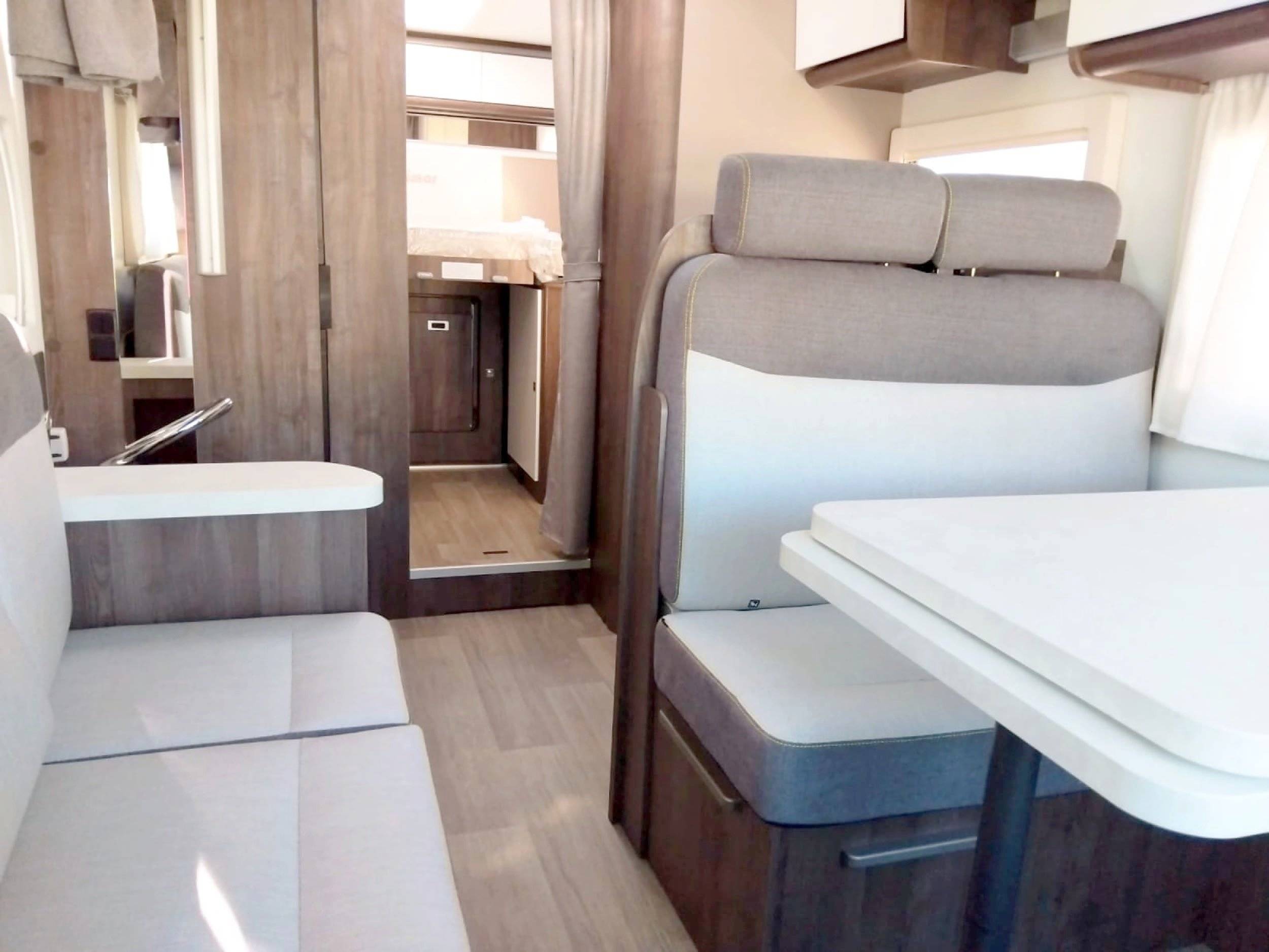 Comedor Ford Transit 2,0 l 170 ch - Yescapa