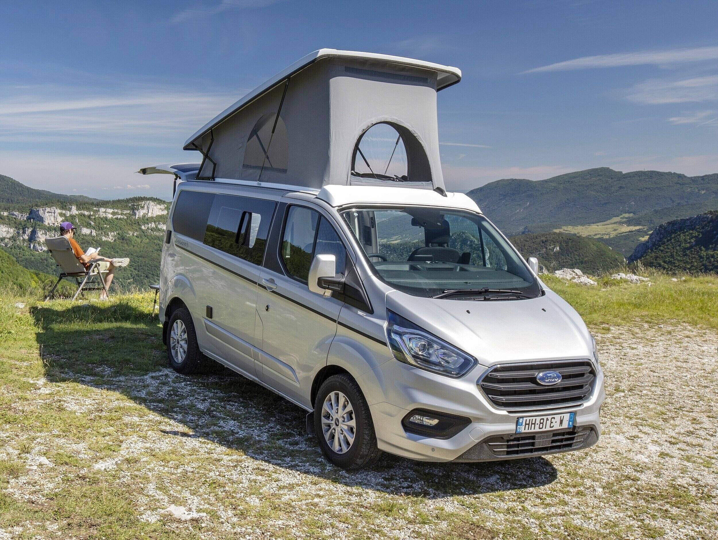 Vue avant de 3/4 Eu California Standard 4 Manual Base Eu California Standard 4 Manual Base - Yescapa