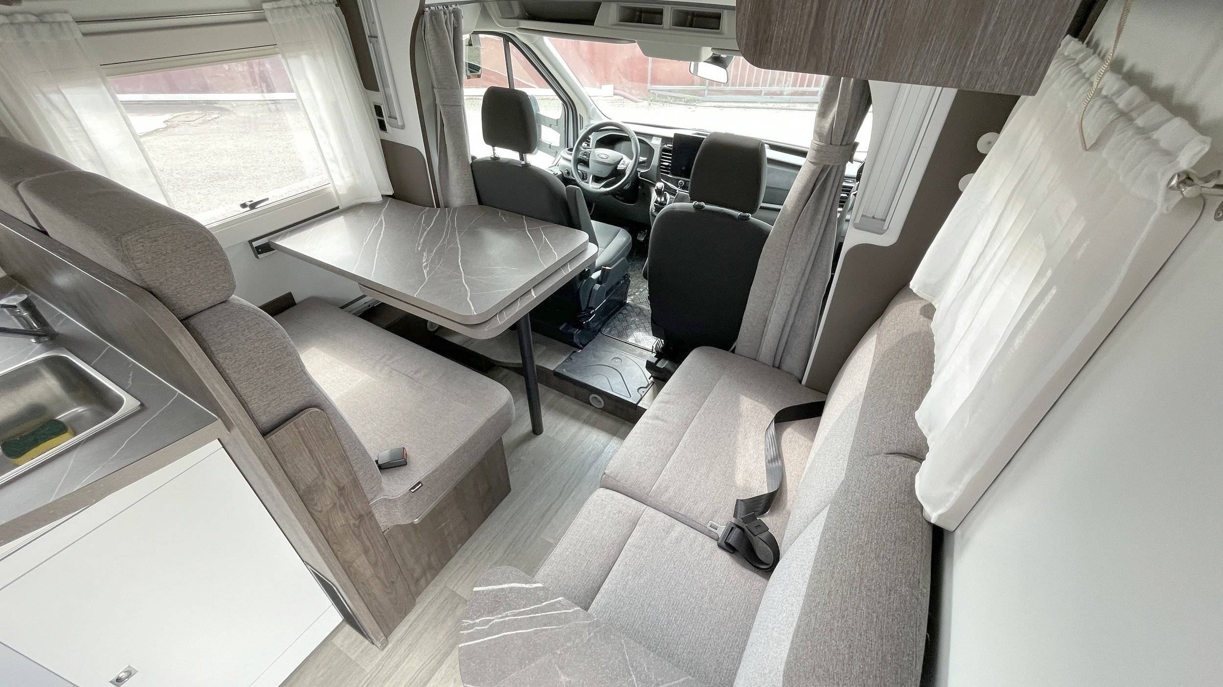 Coin repas Ford FORD Transit 2,0 TDCI 170 CV - Euro 6 - Yescapa