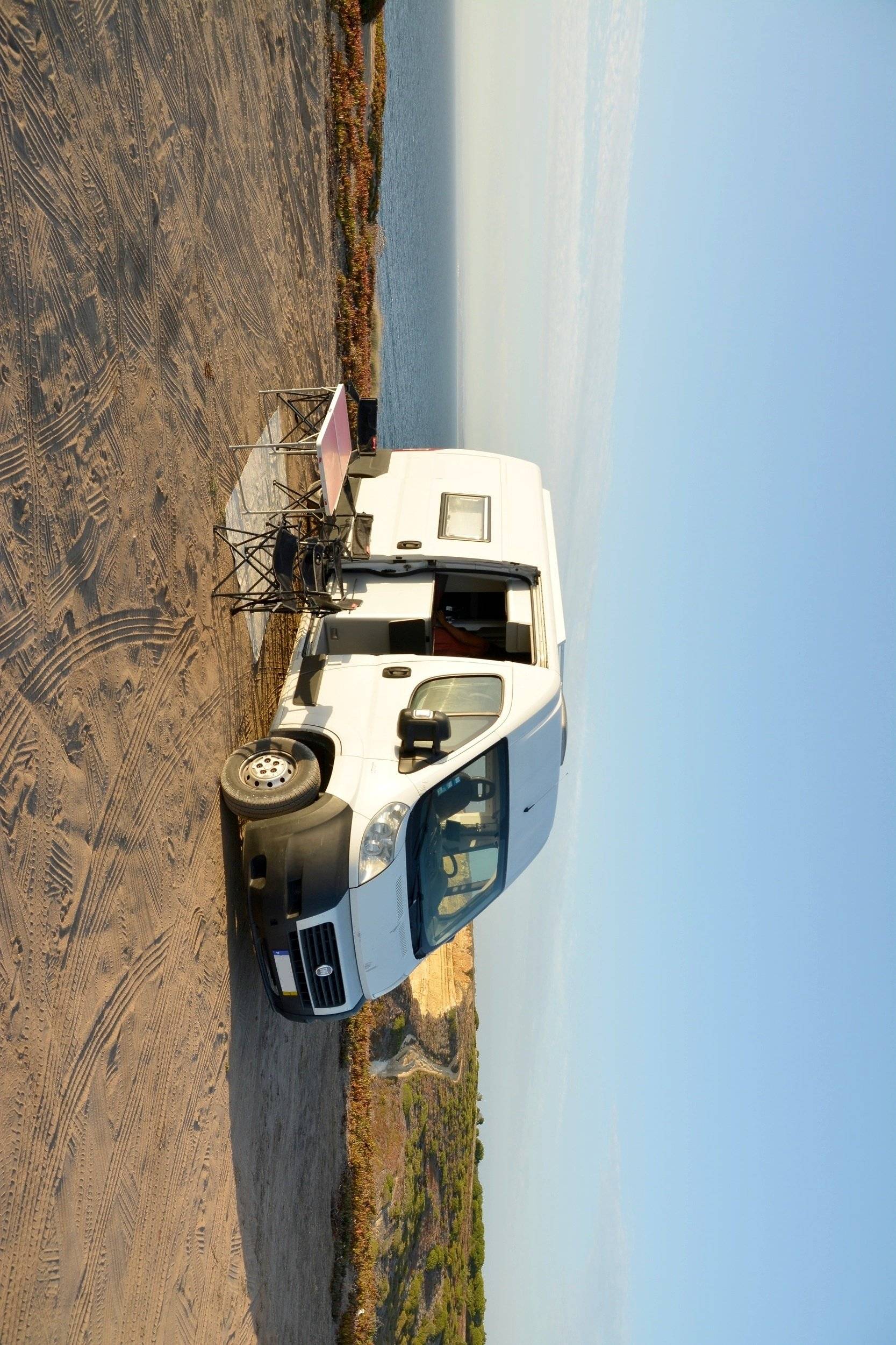 Vista del vehicle angle davanter Fiat Ducato 120 Multijet - Yescapa