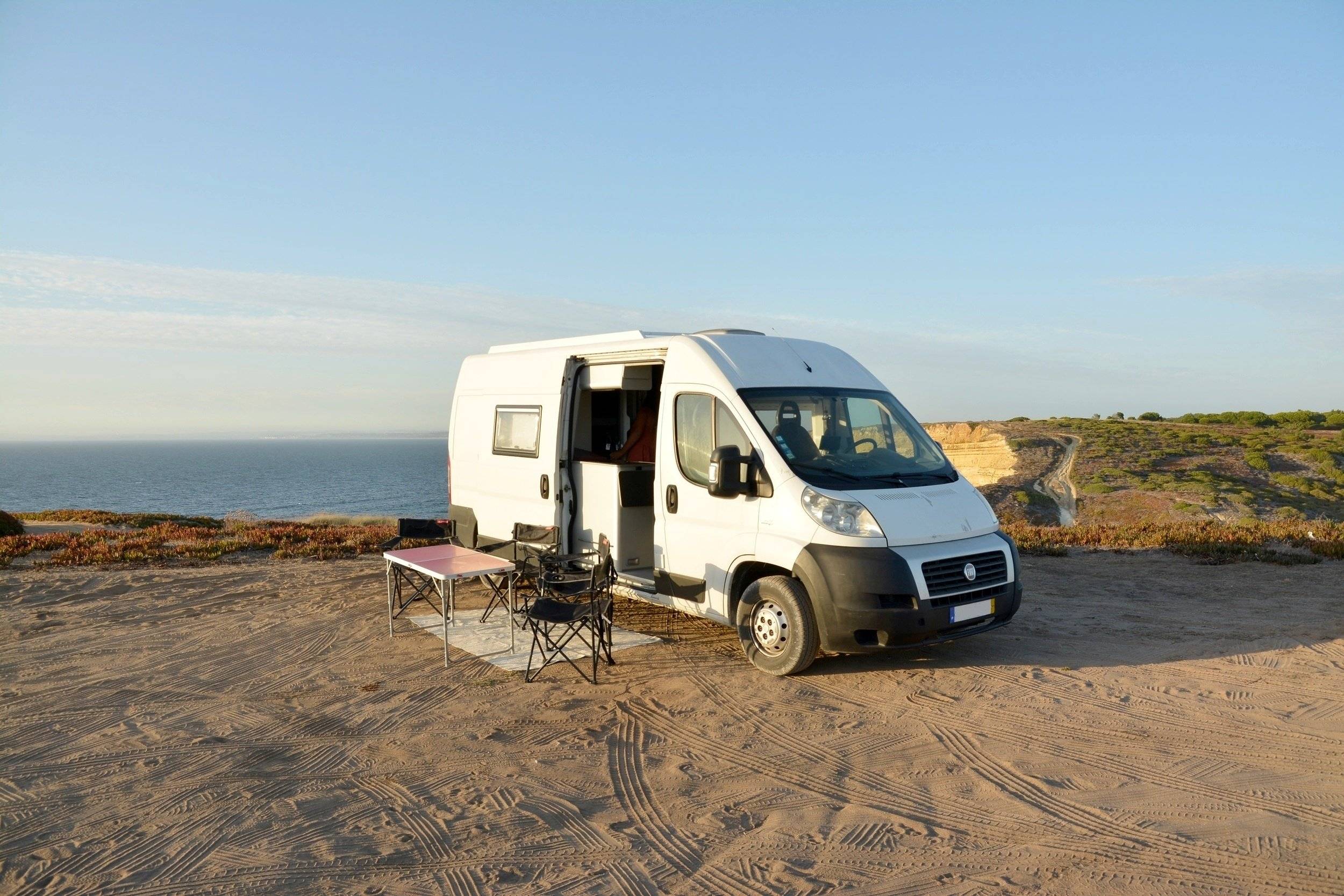 schräge Vorderansicht Fiat Ducato 120 Multijet - Yescapa