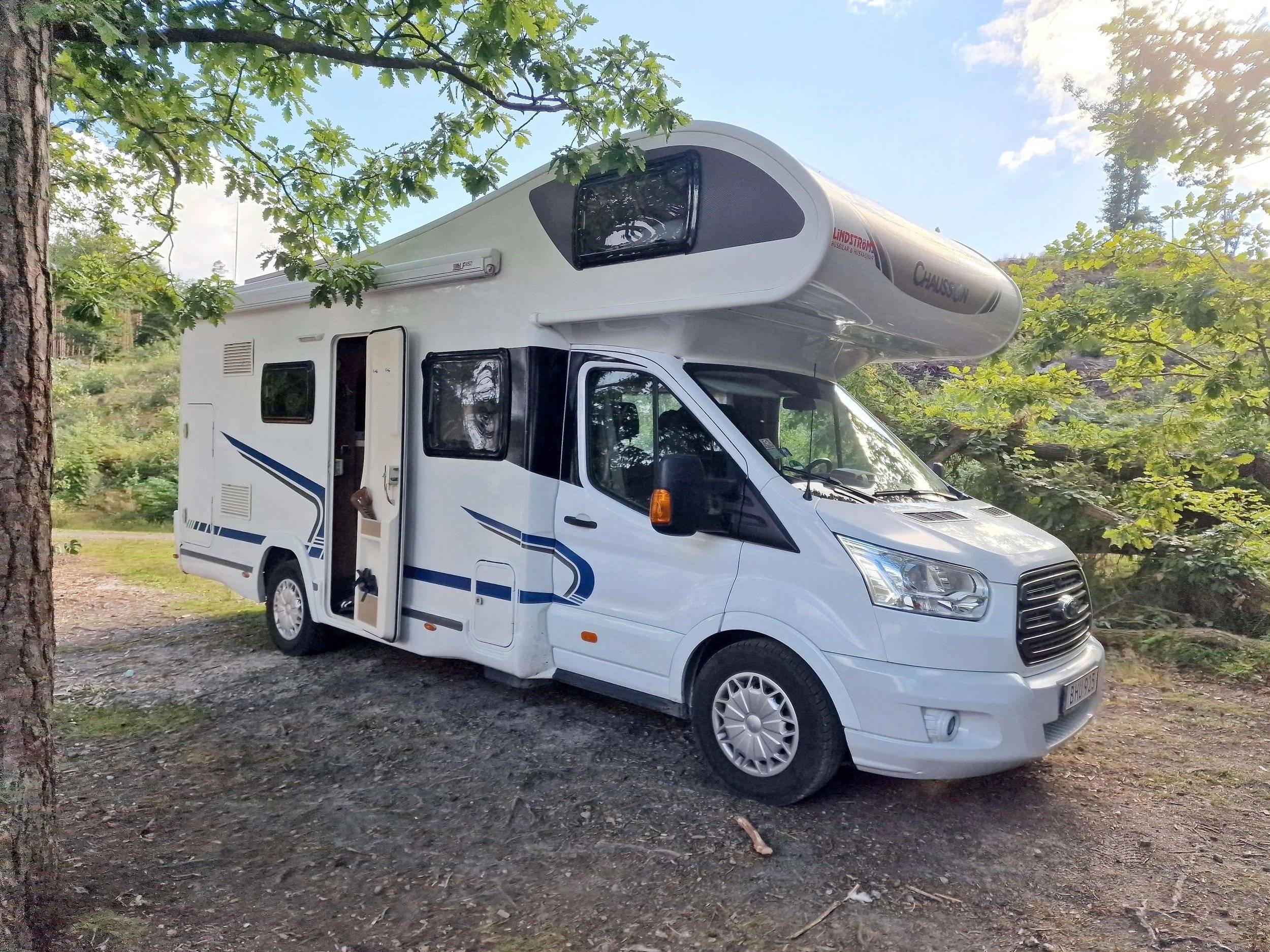 Vista parte trasera del vehículo Ford Ford TRANSIT 155CV - Yescapa