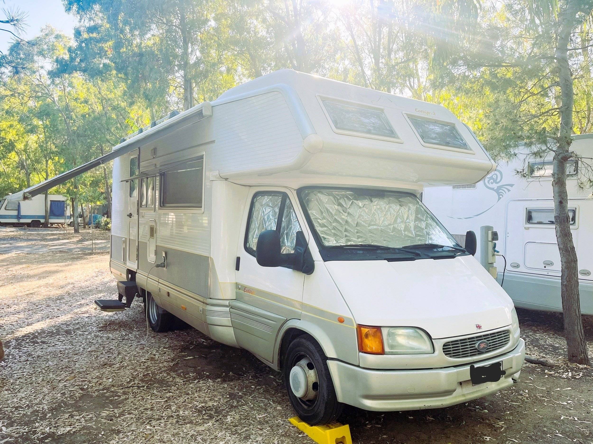Voorkant 3/4 Ford ford transit - Yescapa