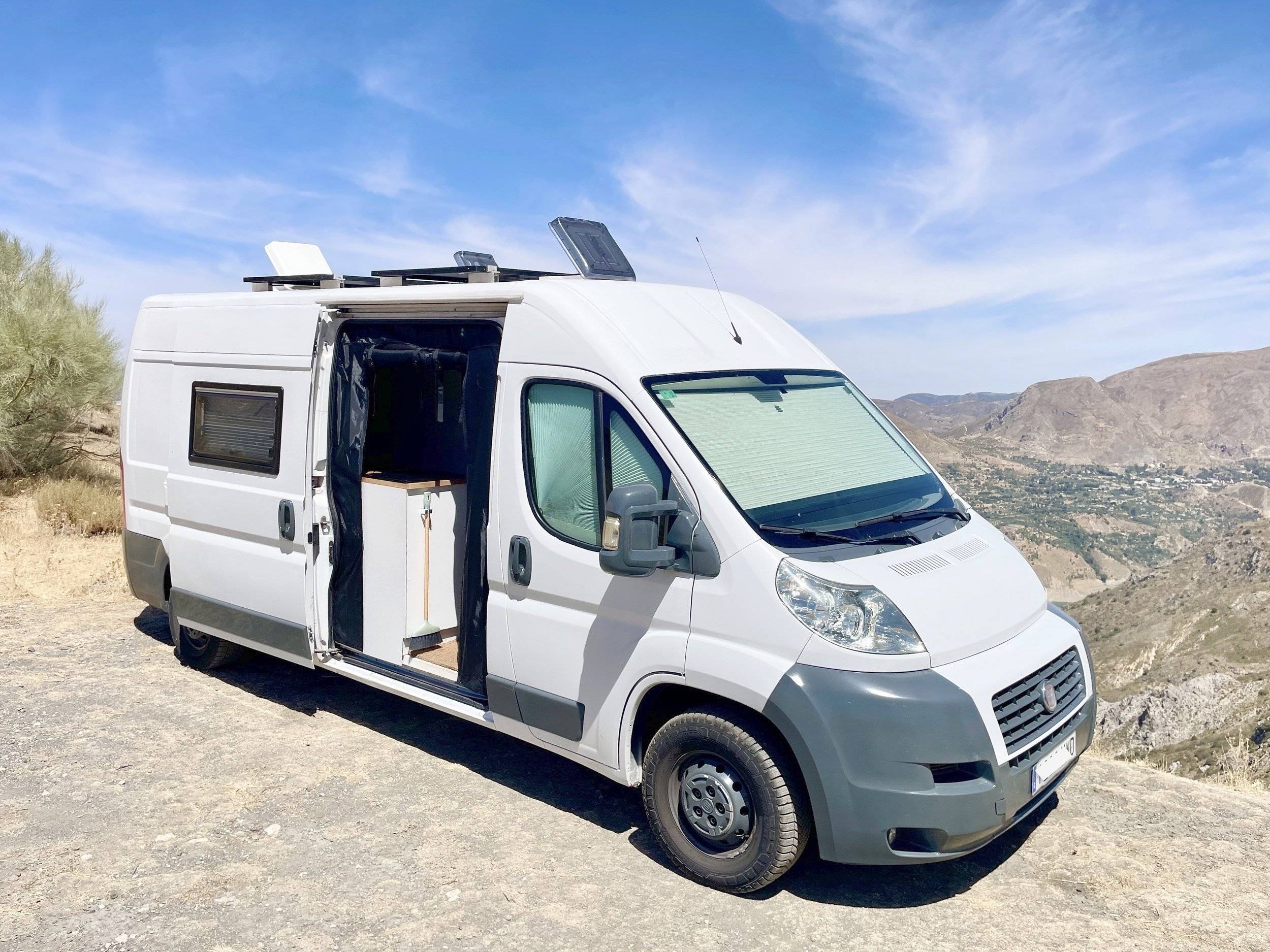 Front view from 3/4 Fiat FIAT DUCATO - Yescapa