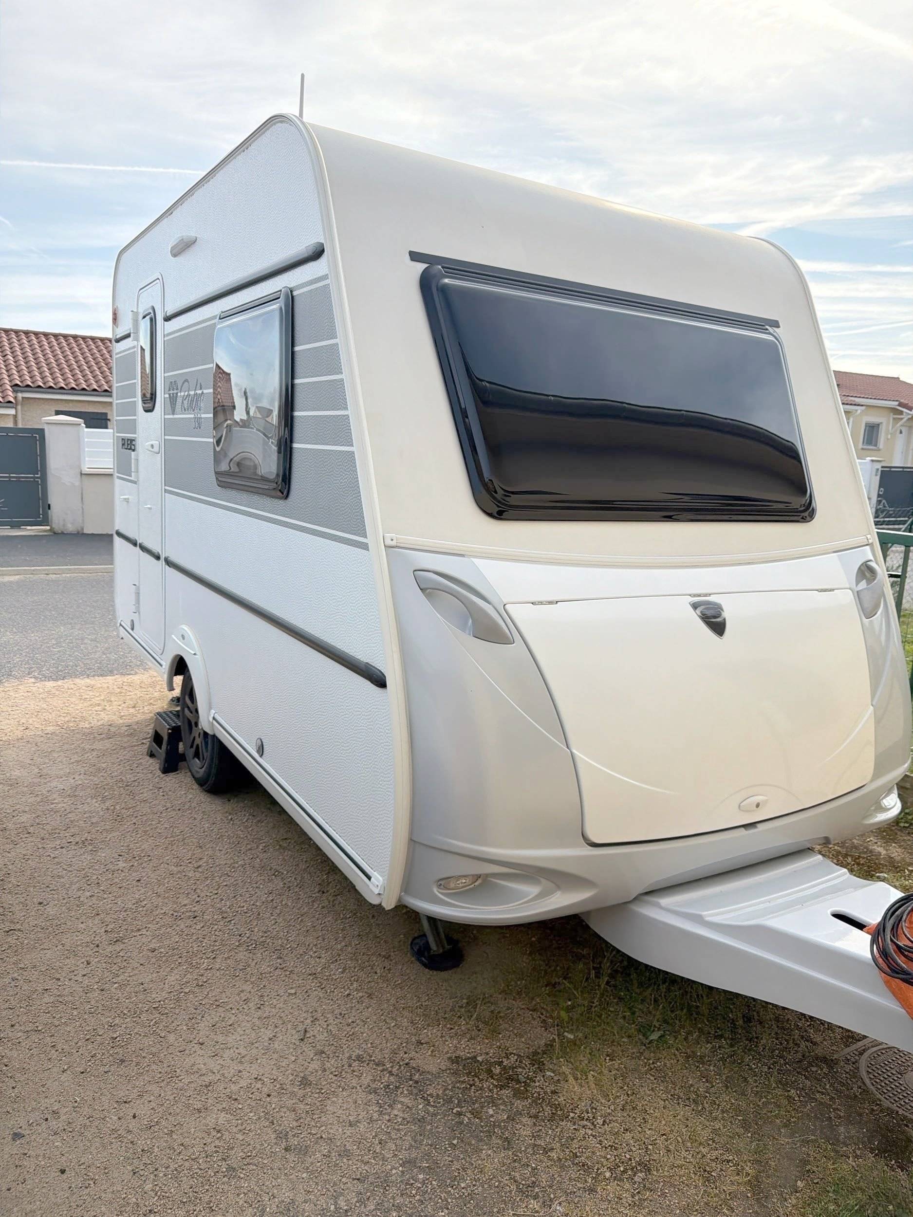 Front view from 3/4  - Yescapa