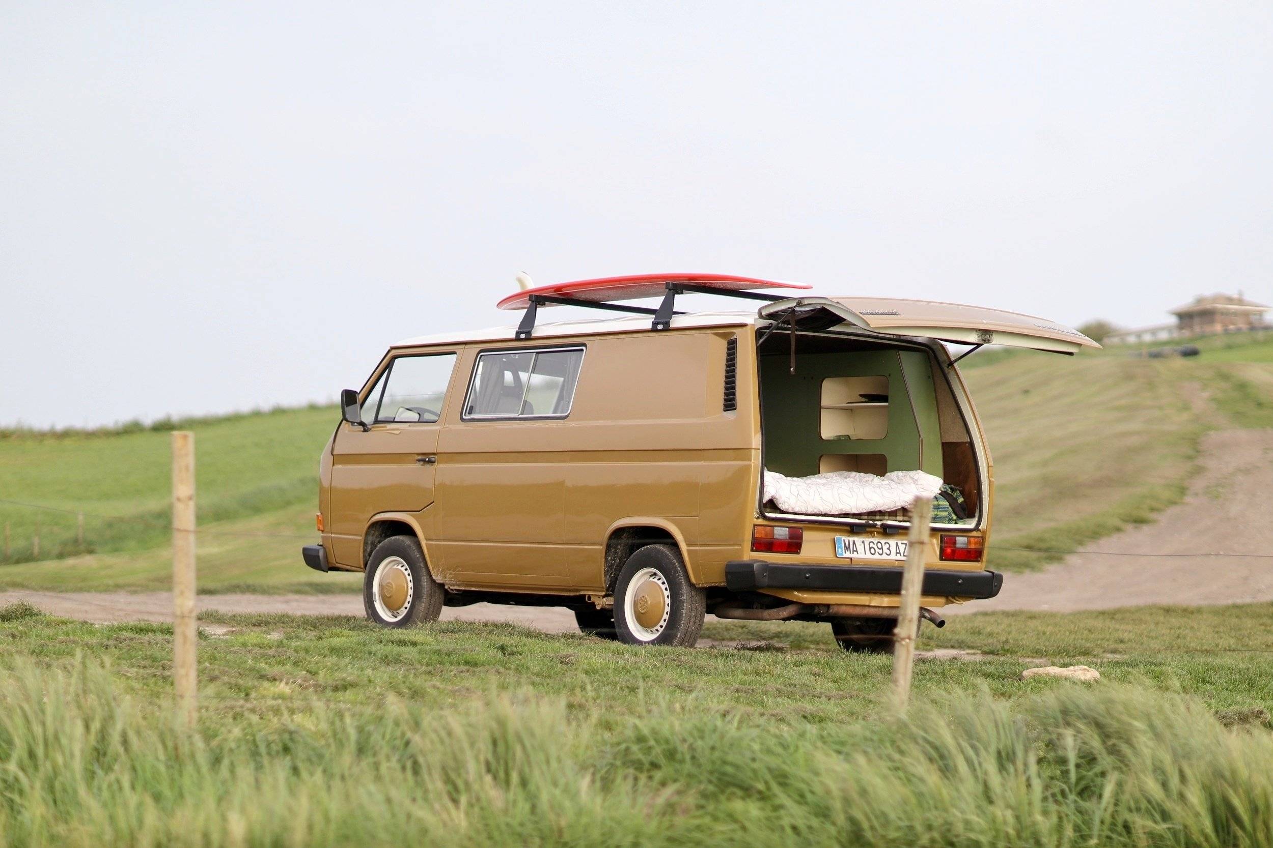 Ansicht von hinten Volkswagen Volkswagen Transporter - Yescapa