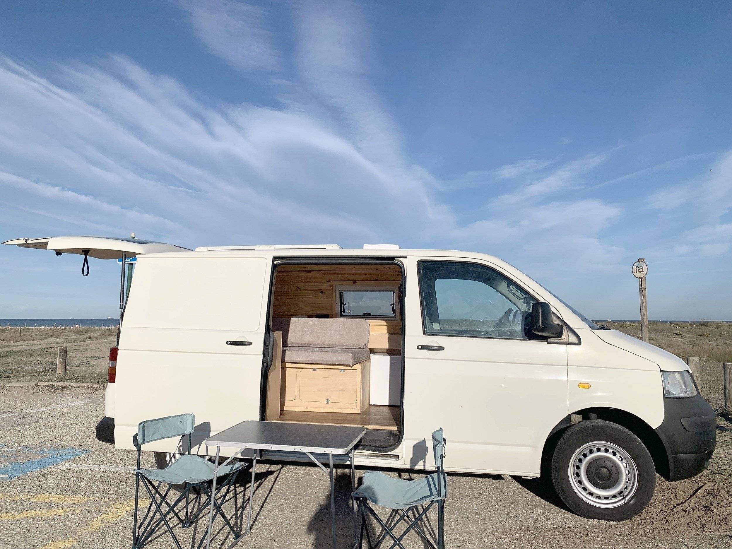 Front view from 3/4 Volkswagen Volkswagen Transporter - Yescapa